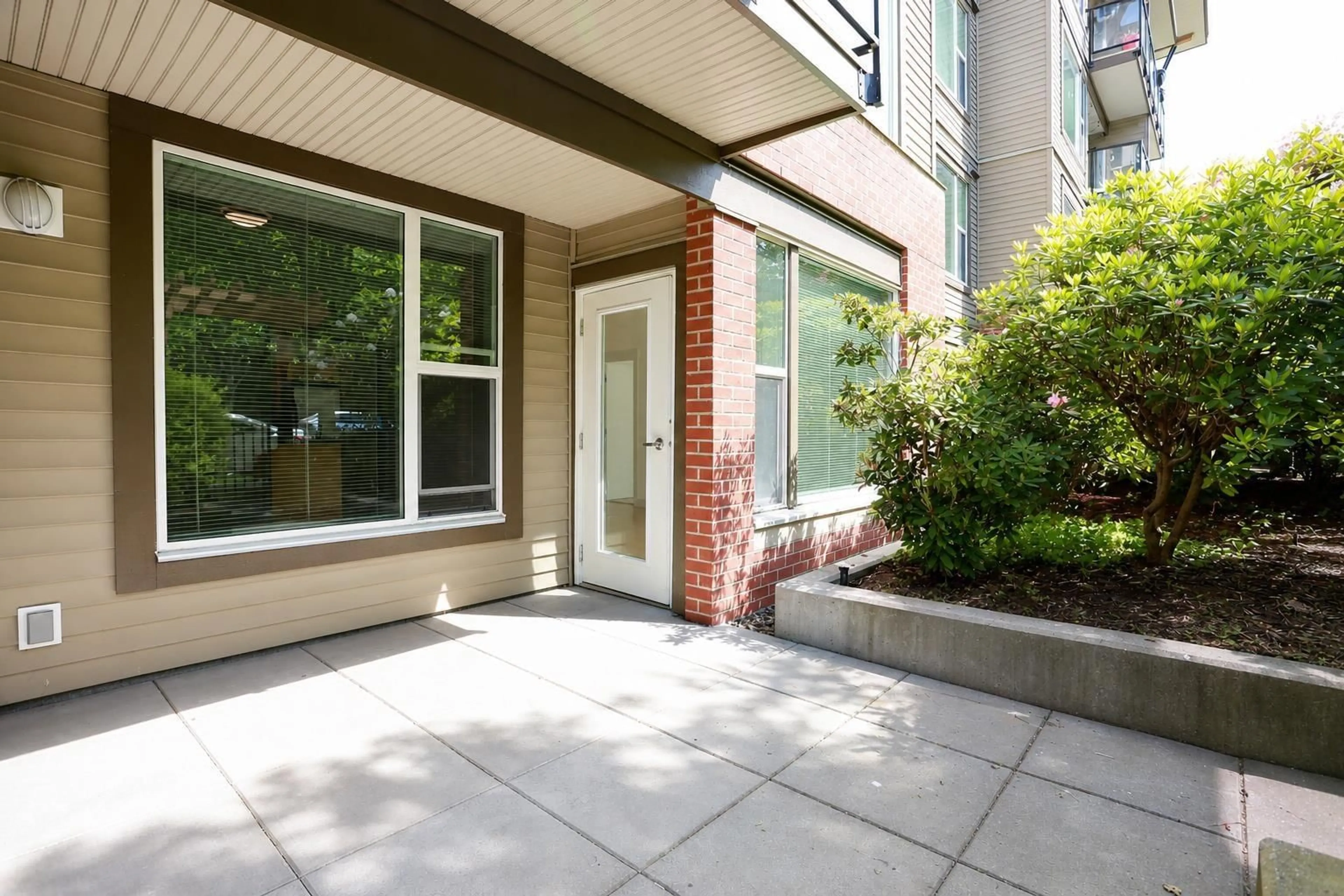Patio, street for 108 - 33539 HOLLAND AVENUE, Abbotsford British Columbia V2S0C6