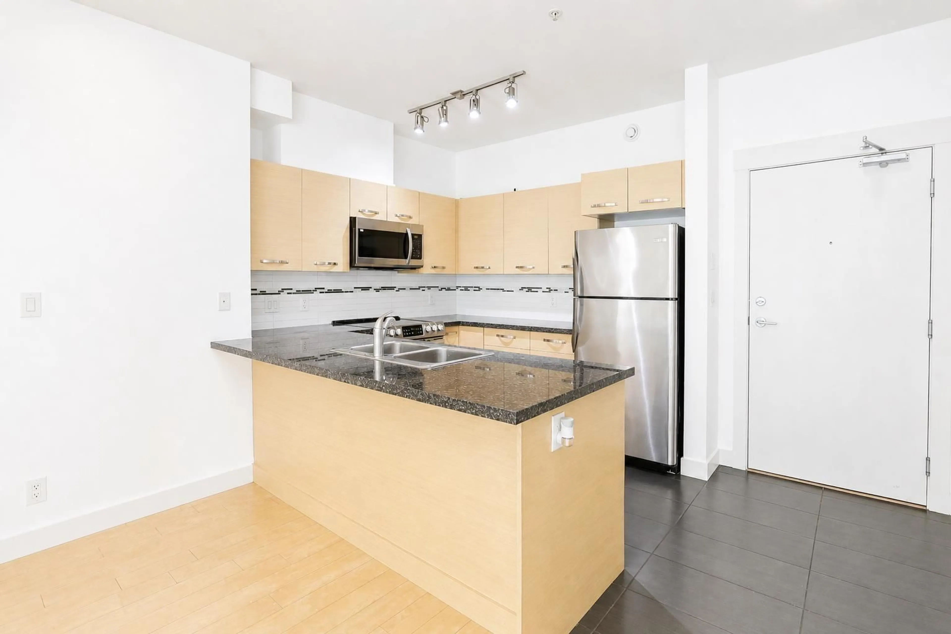 Standard kitchen, unknown for 108 - 33539 HOLLAND AVENUE, Abbotsford British Columbia V2S0C6