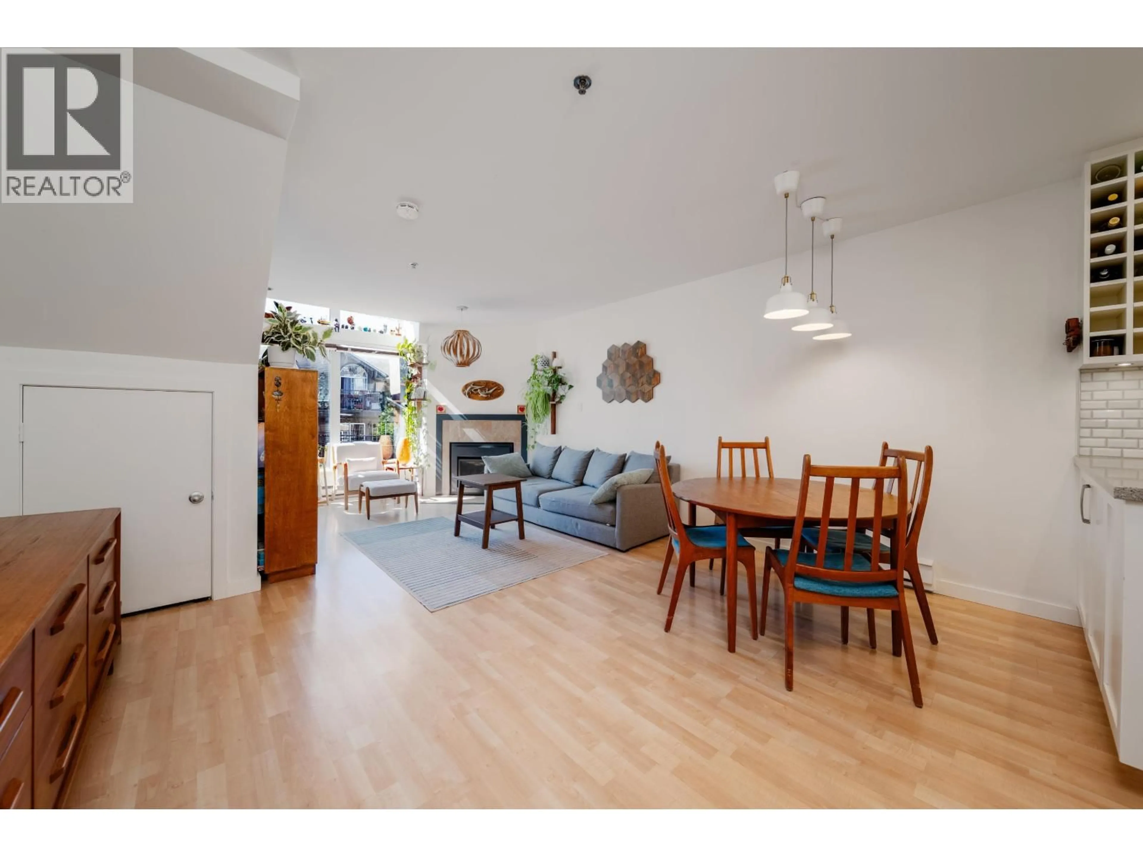 Living room with furniture, wood/laminate floor for 3033 LAUREL STREET, Vancouver British Columbia V5Z3T6