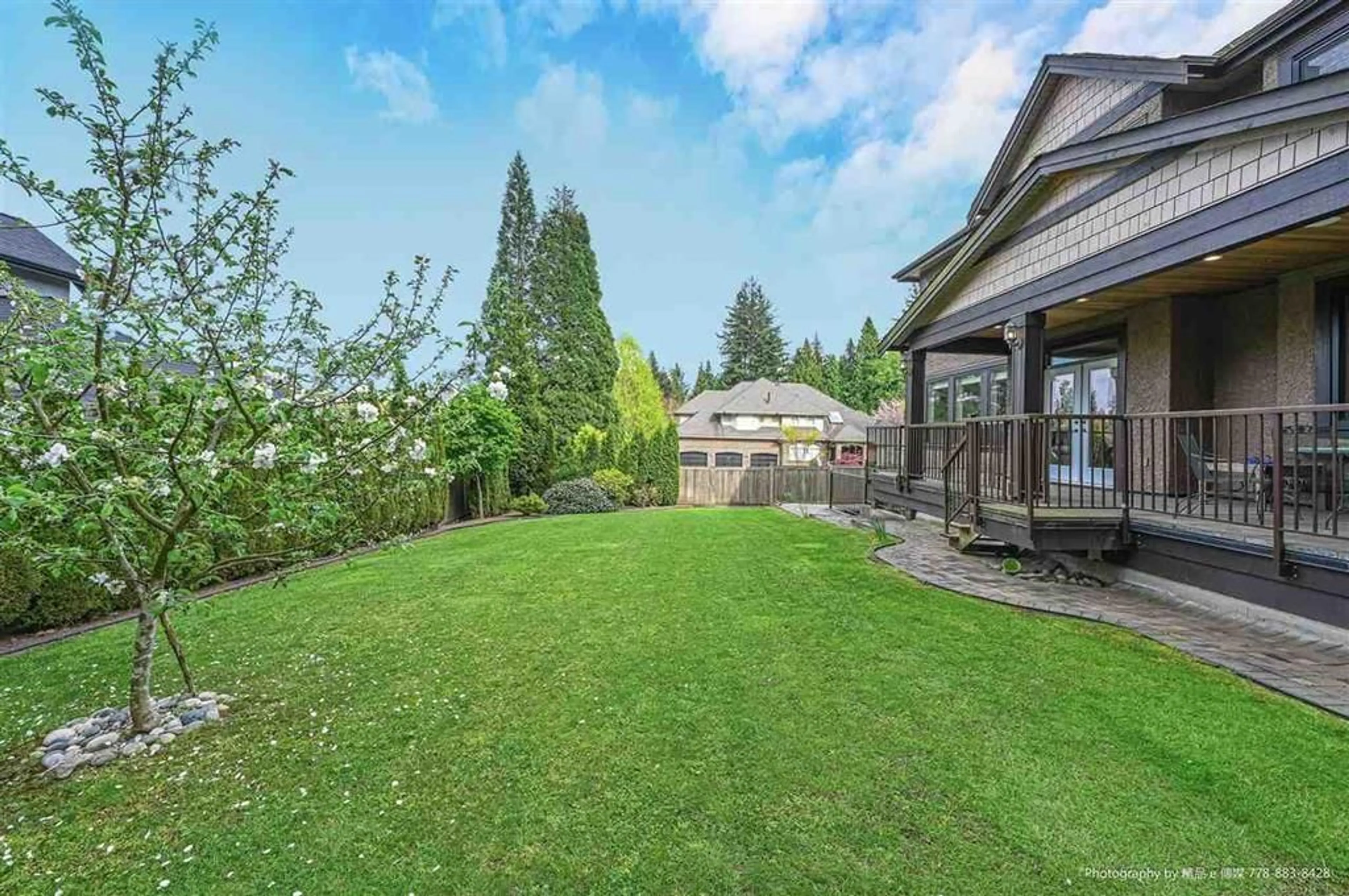 A pic from outside/outdoor area/front of a property/back of a property/a pic from drone, mountain view for 14095 30A AVENUE, Surrey British Columbia V4P2J4