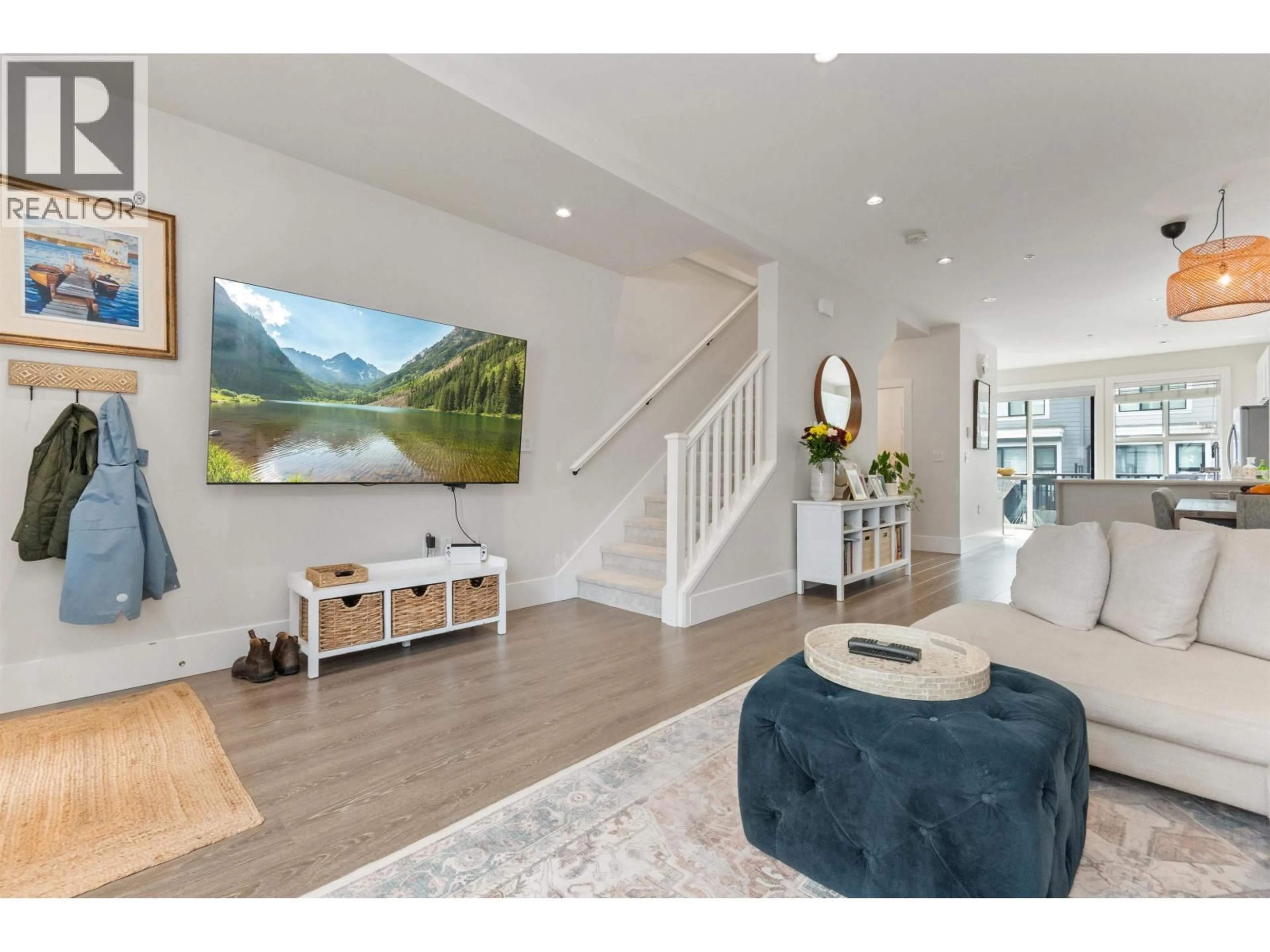 Indoor entryway for 40 - 13260 236 STREET STREET, Maple Ridge British Columbia V4R0G6