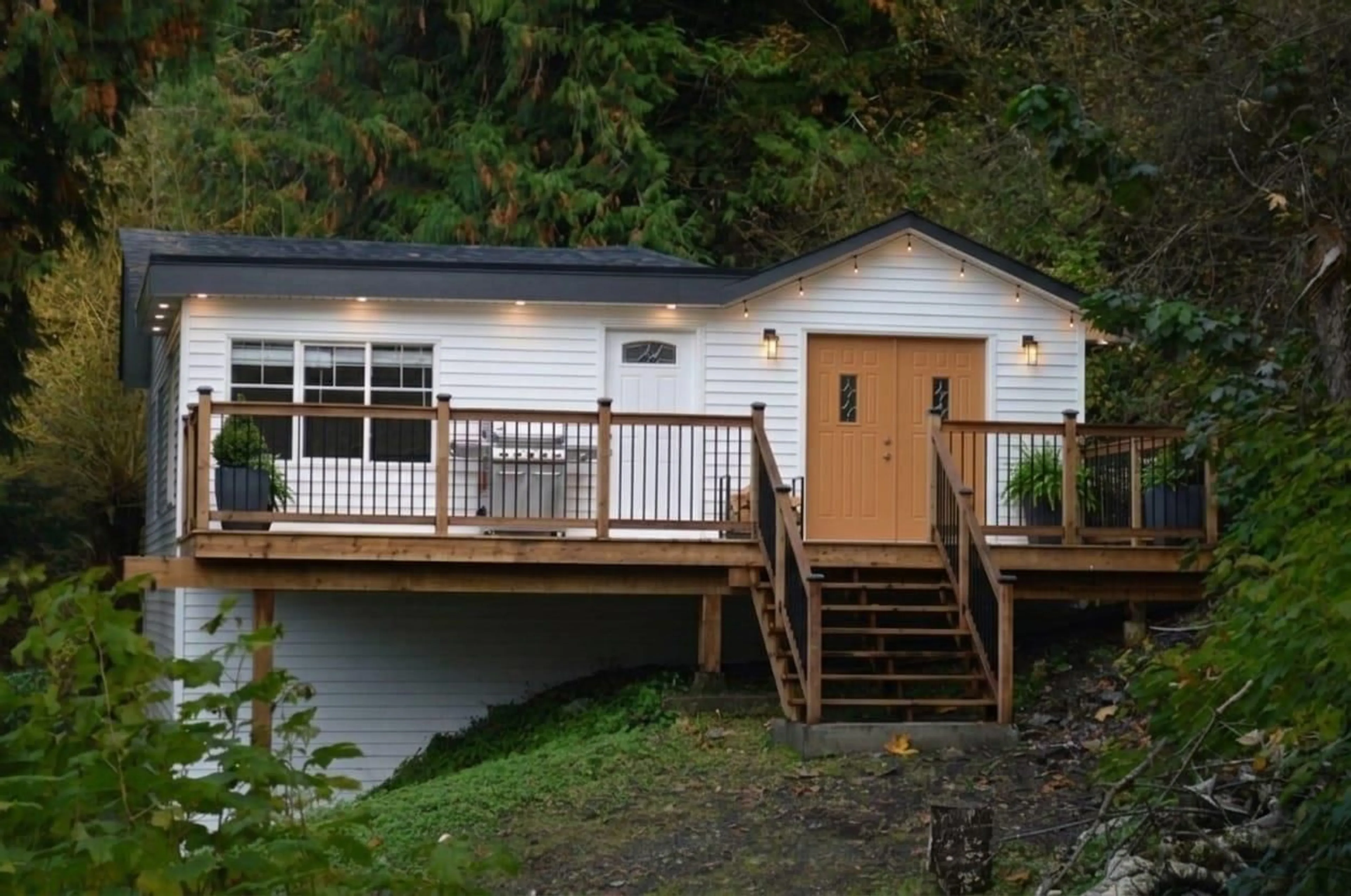 Home with vinyl exterior material, unknown for 45992 GURNEY ROAD, Cultus Lake British Columbia V2R5A8
