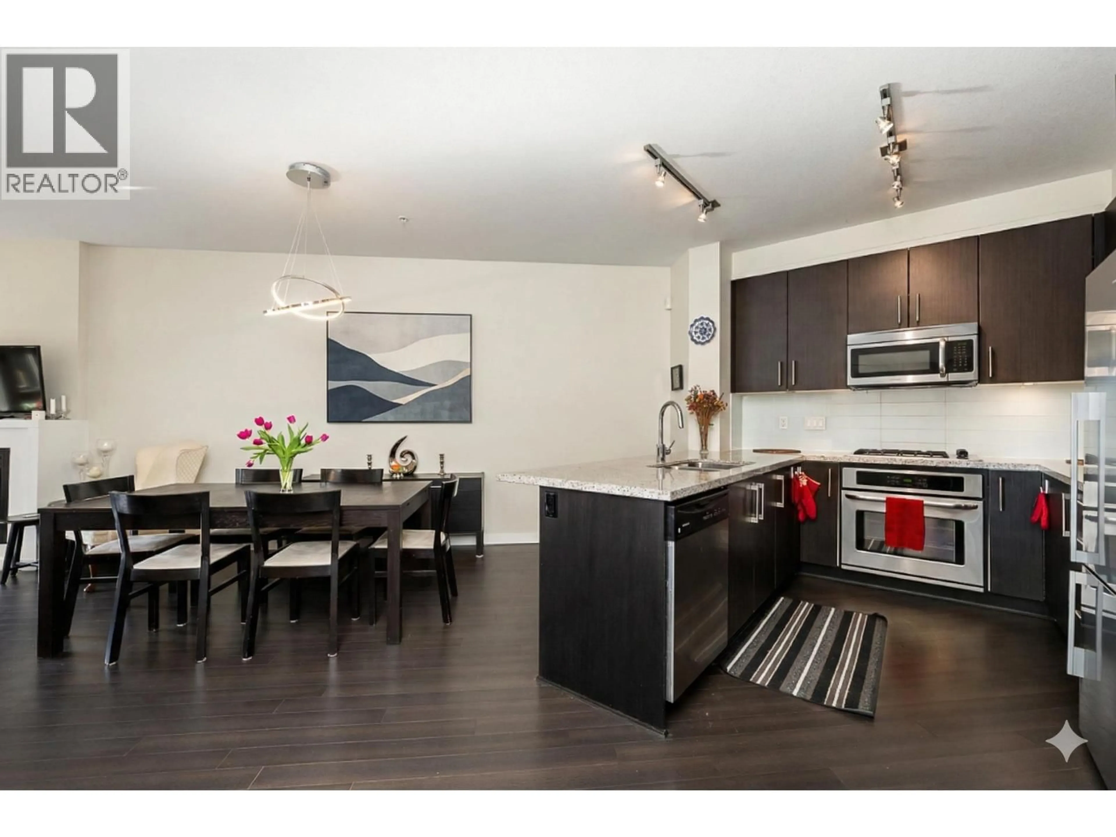 Open concept kitchen, wood/laminate floor for 311 - 159 22ND STREET, North Vancouver British Columbia V7M0B6