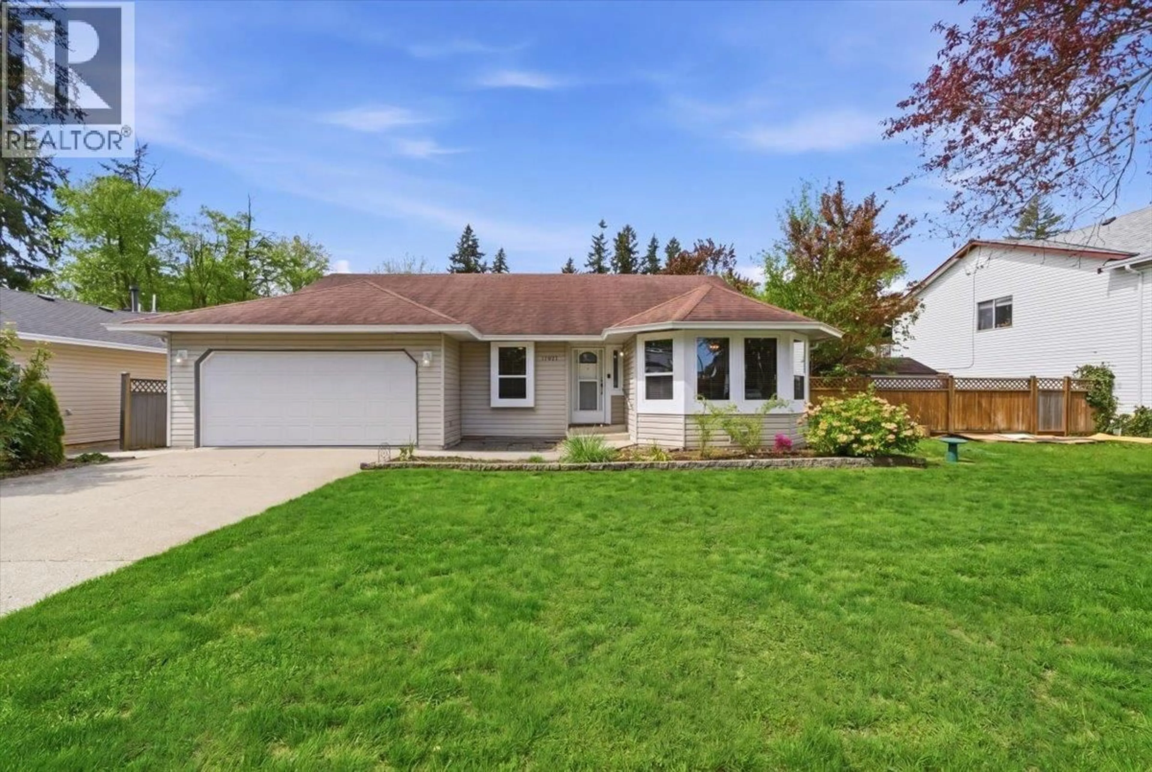 Home with vinyl exterior material, street for 11911 238B STREET, Maple Ridge British Columbia V4R1W3