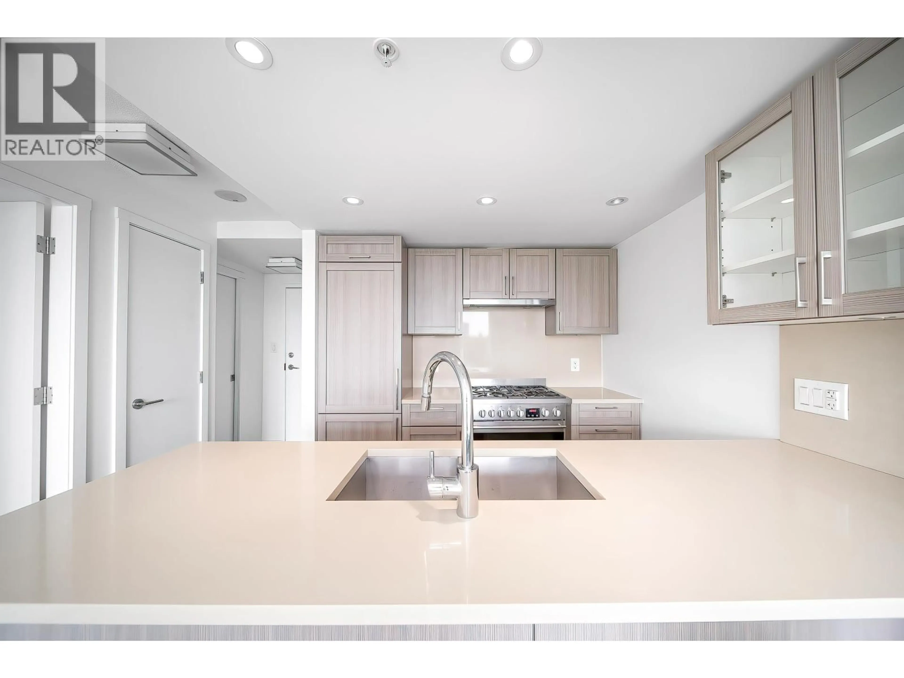 Open concept kitchen, unknown for 915 - 5665 BOUNDARY ROAD, Vancouver British Columbia V5R0E4