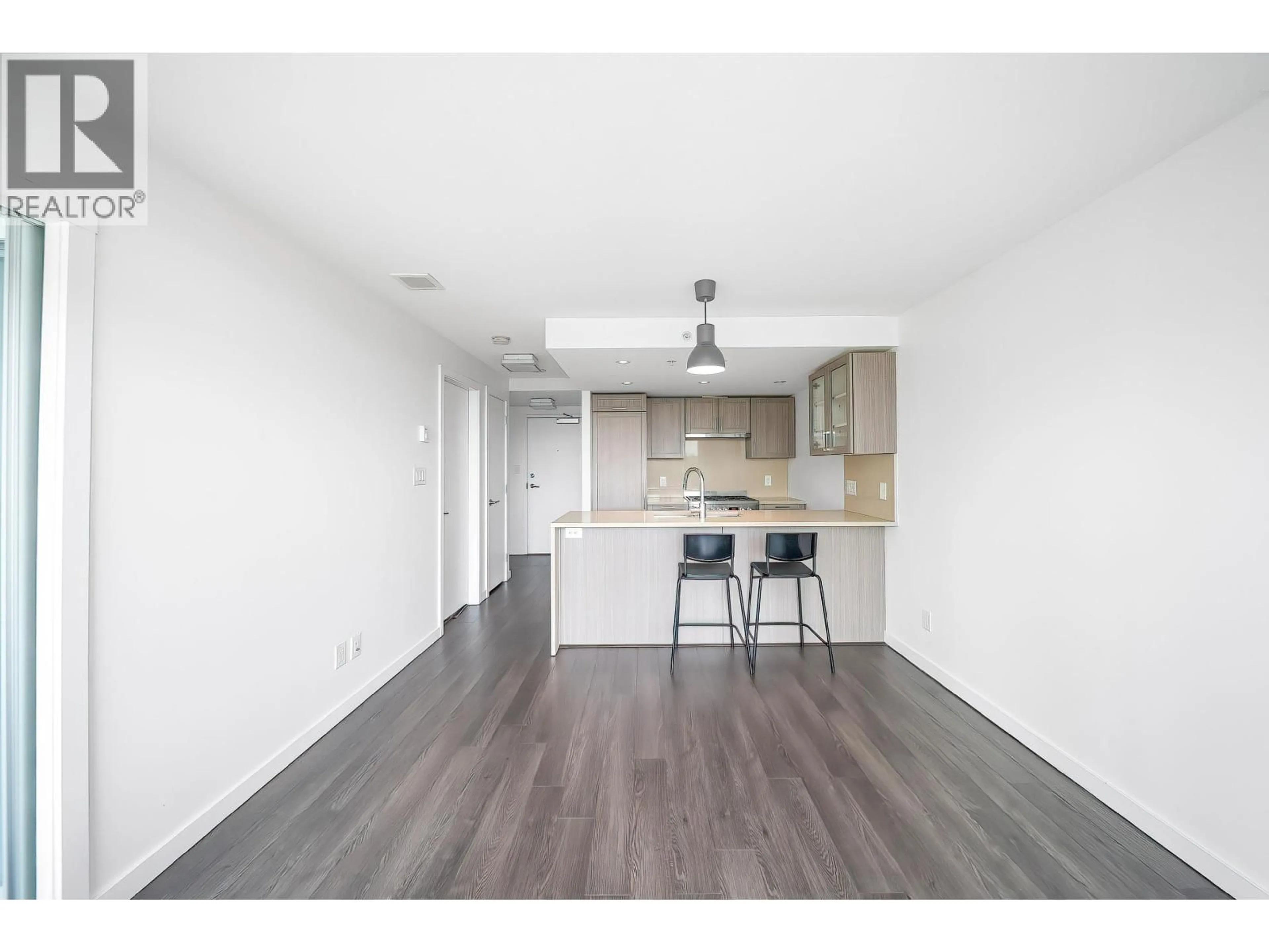 Open concept kitchen, wood/laminate floor for 915 - 5665 BOUNDARY ROAD, Vancouver British Columbia V5R0E4