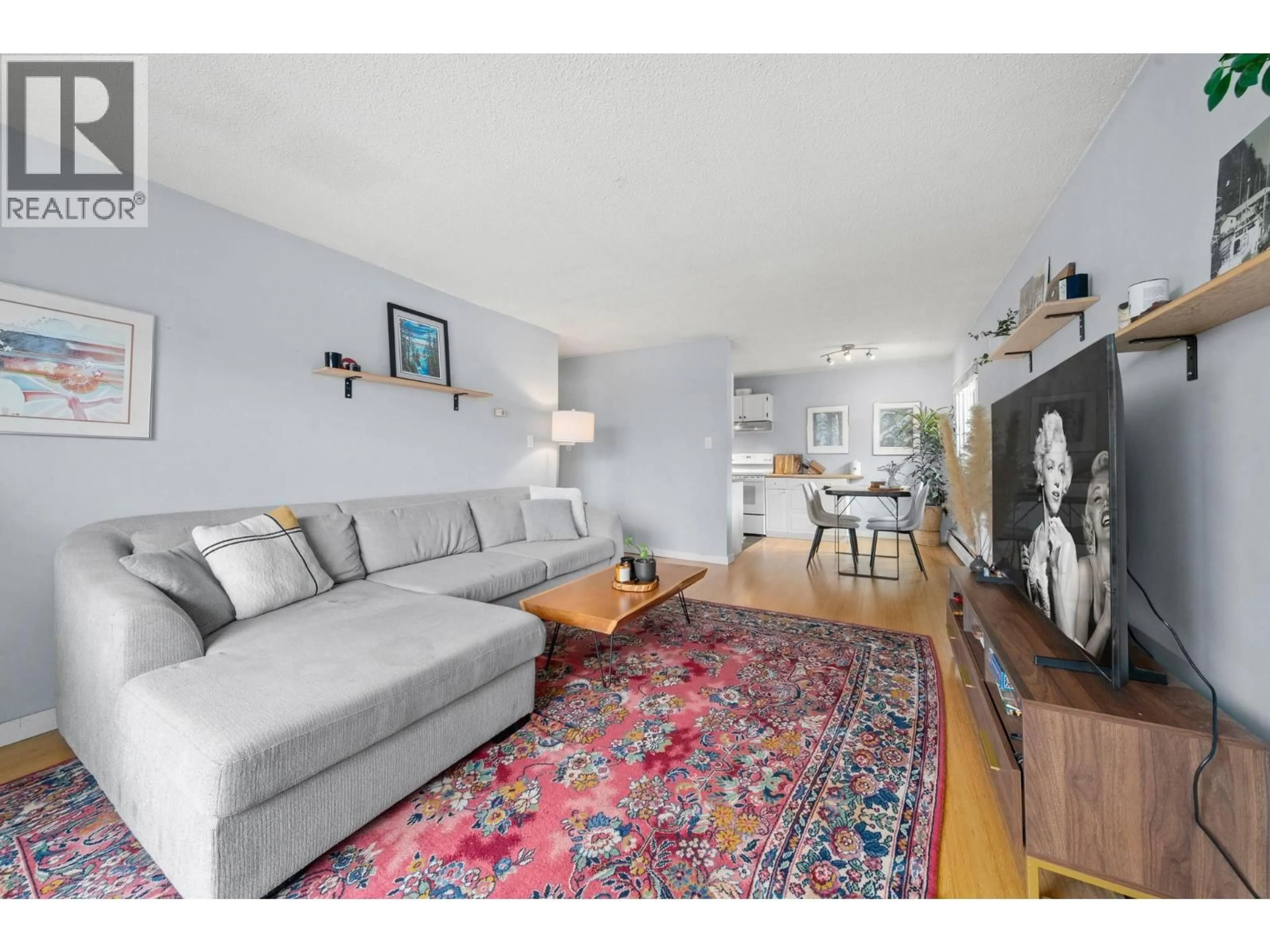 Living room with furniture, unknown for 312 - 131 4TH STREET, North Vancouver British Columbia V7M3C8