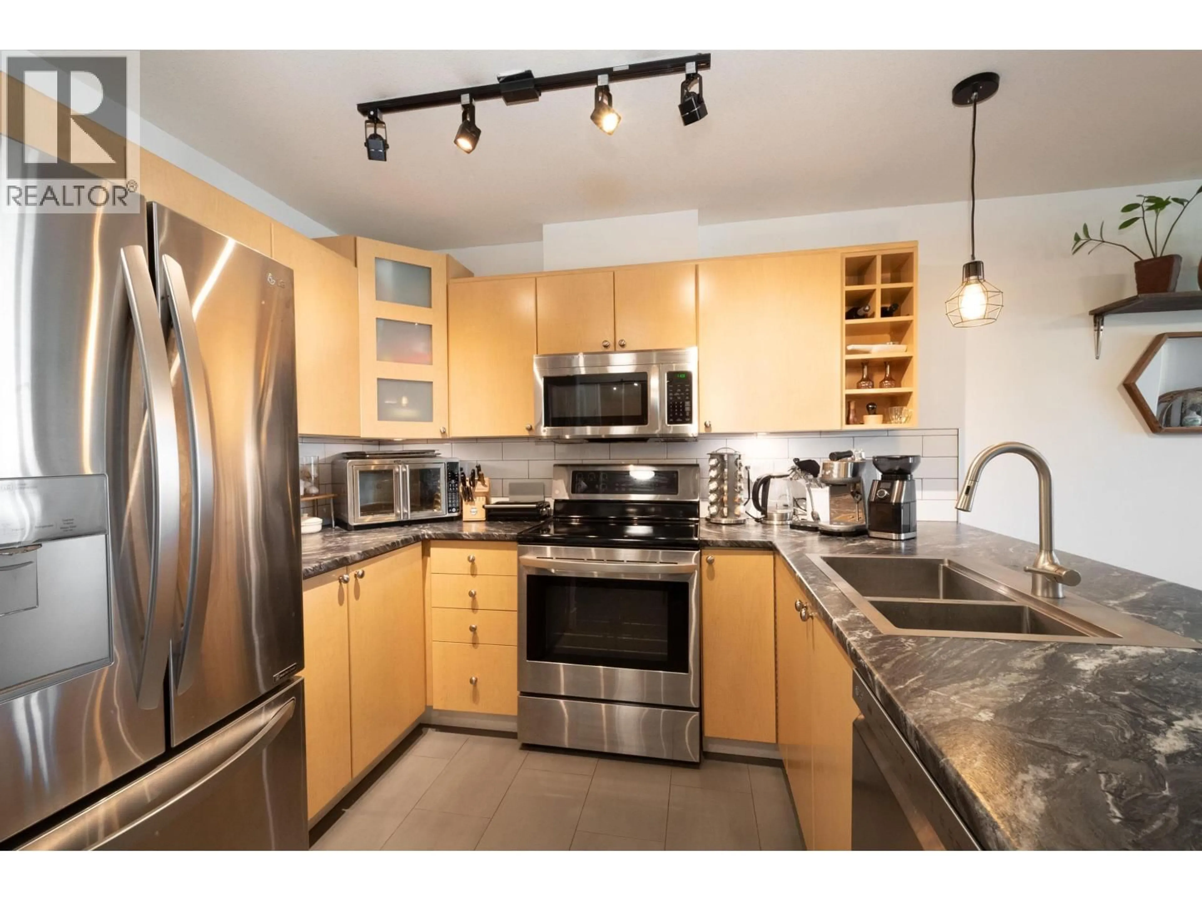 Standard kitchen, unknown for 312 - 3136 ST JOHNS STREET, Port Moody British Columbia V3H5E4