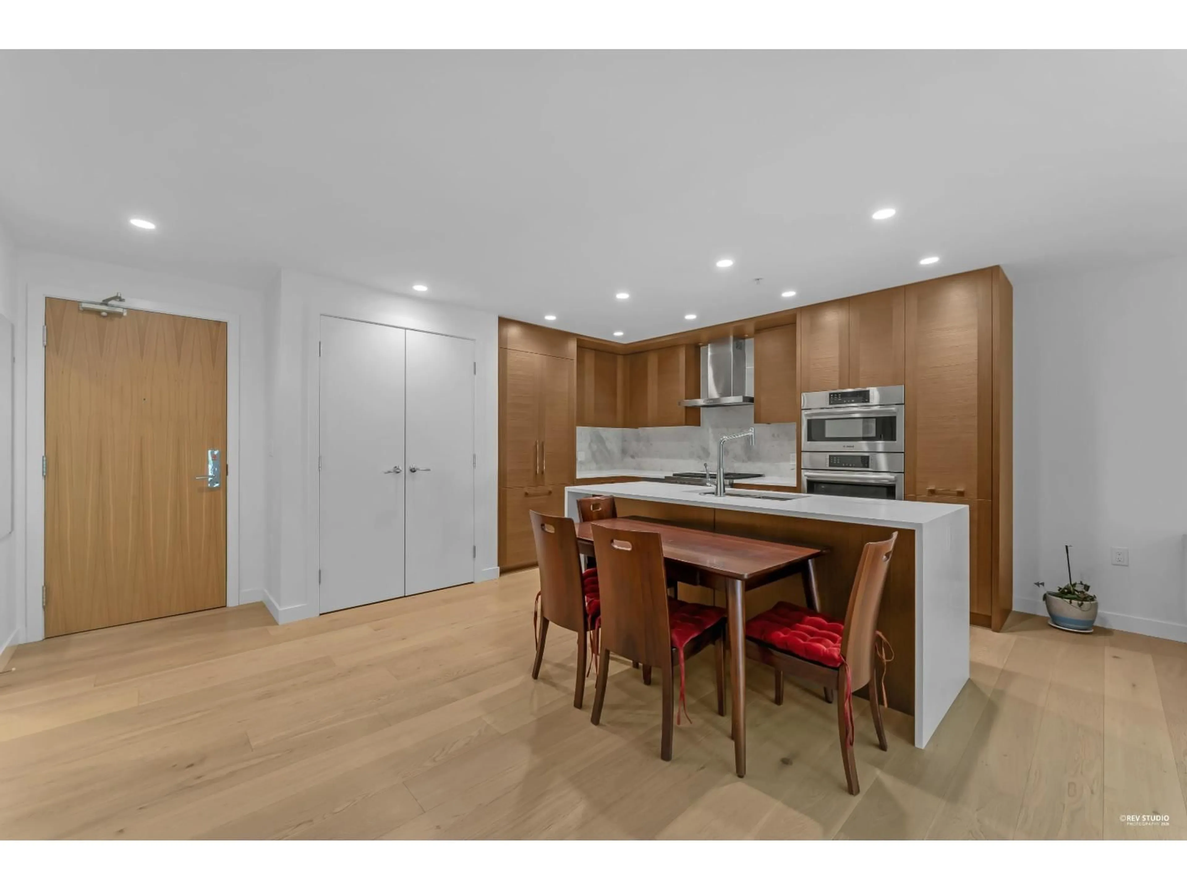 Open concept kitchen, wood/laminate floor for TH8 - 1439 GEORGE STREET, Surrey British Columbia V4B0B9
