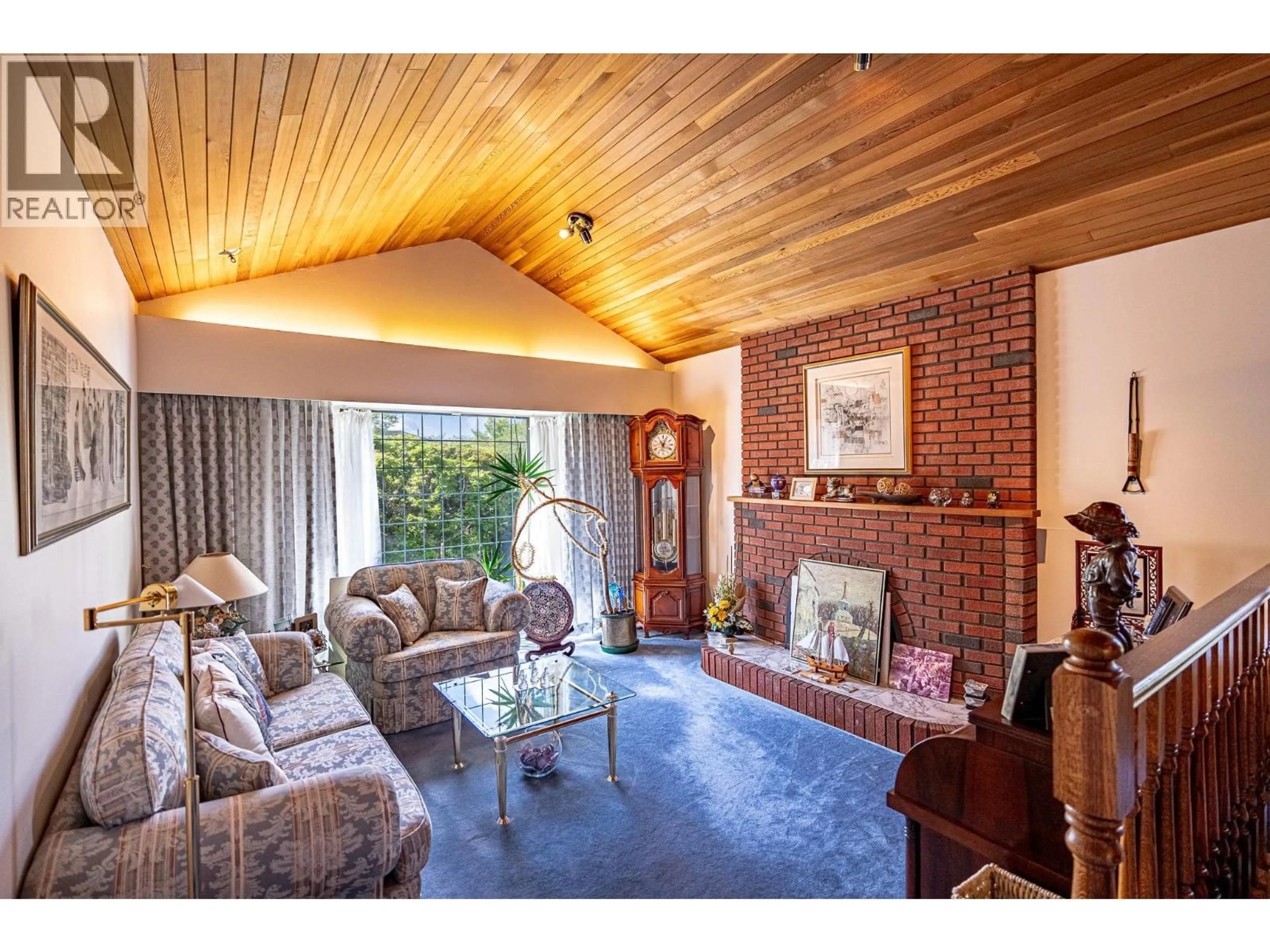 Living room with furniture, unknown for 2117 KNIGHTSWOOD PLACE, Burnaby British Columbia V5A4B9