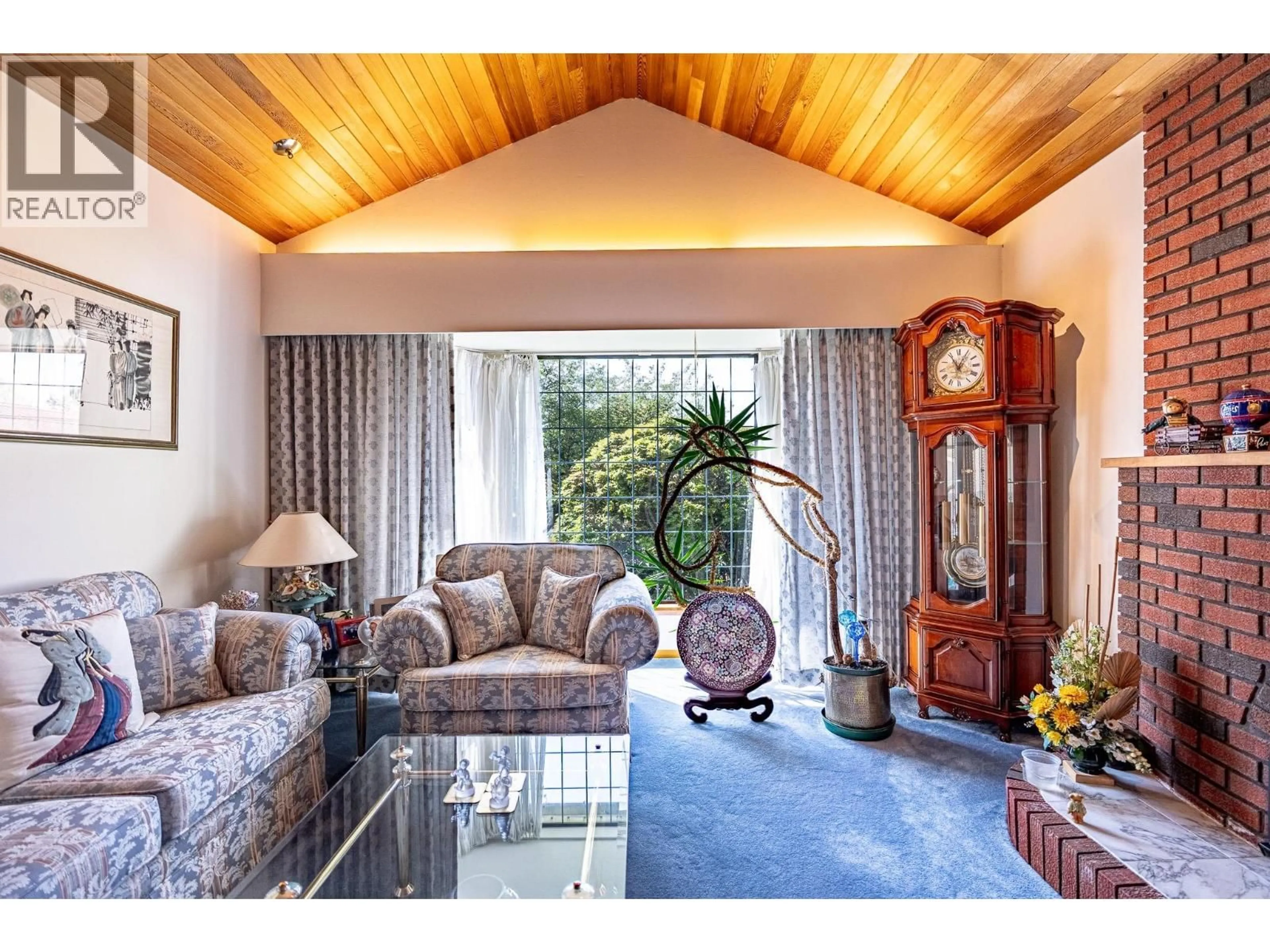 Living room with furniture, unknown for 2117 KNIGHTSWOOD PLACE, Burnaby British Columbia V5A4B9