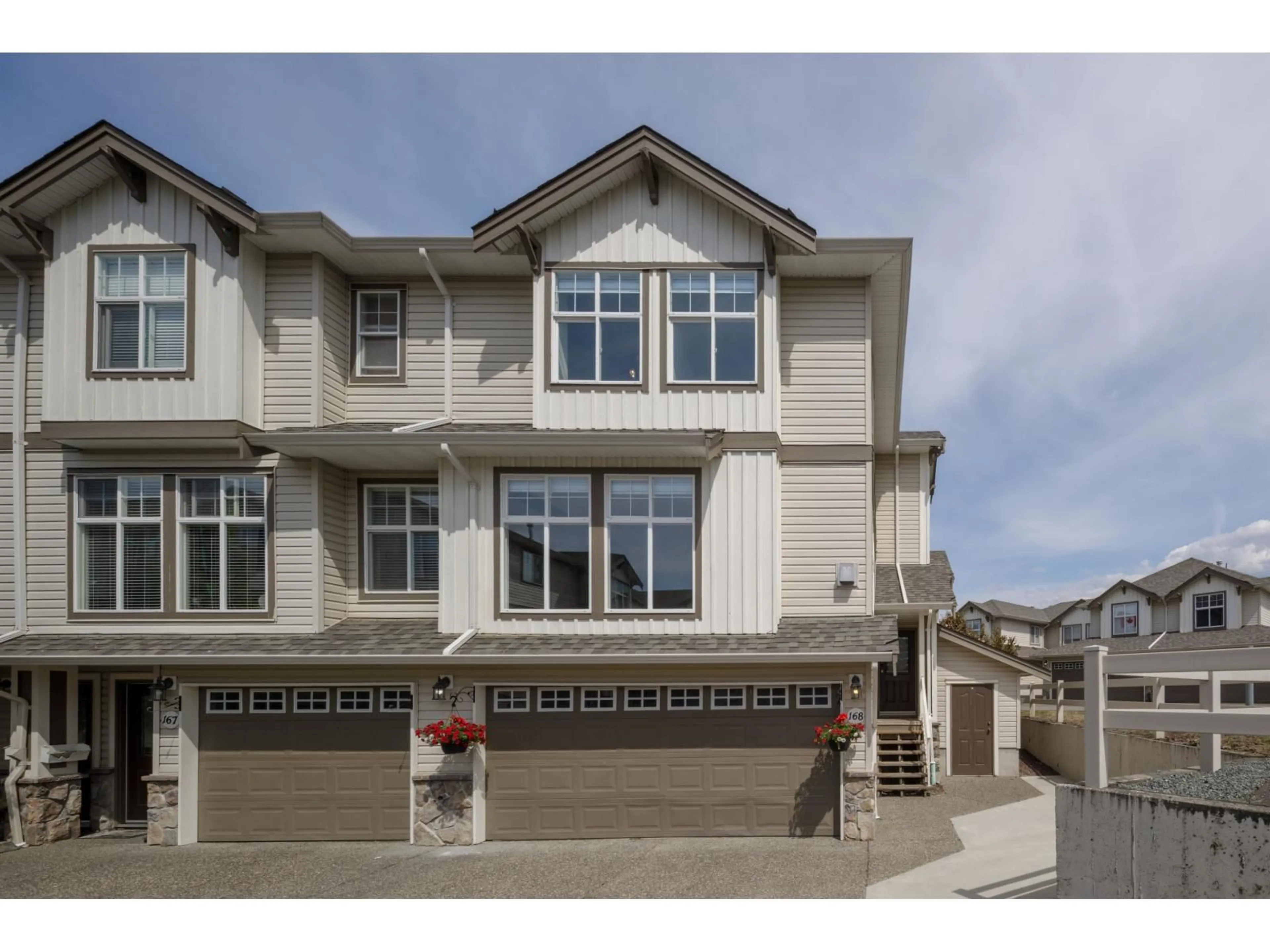 Home with vinyl exterior material, street for 168 - 6450 VEDDER ROAD, Chilliwack British Columbia V2R5N7