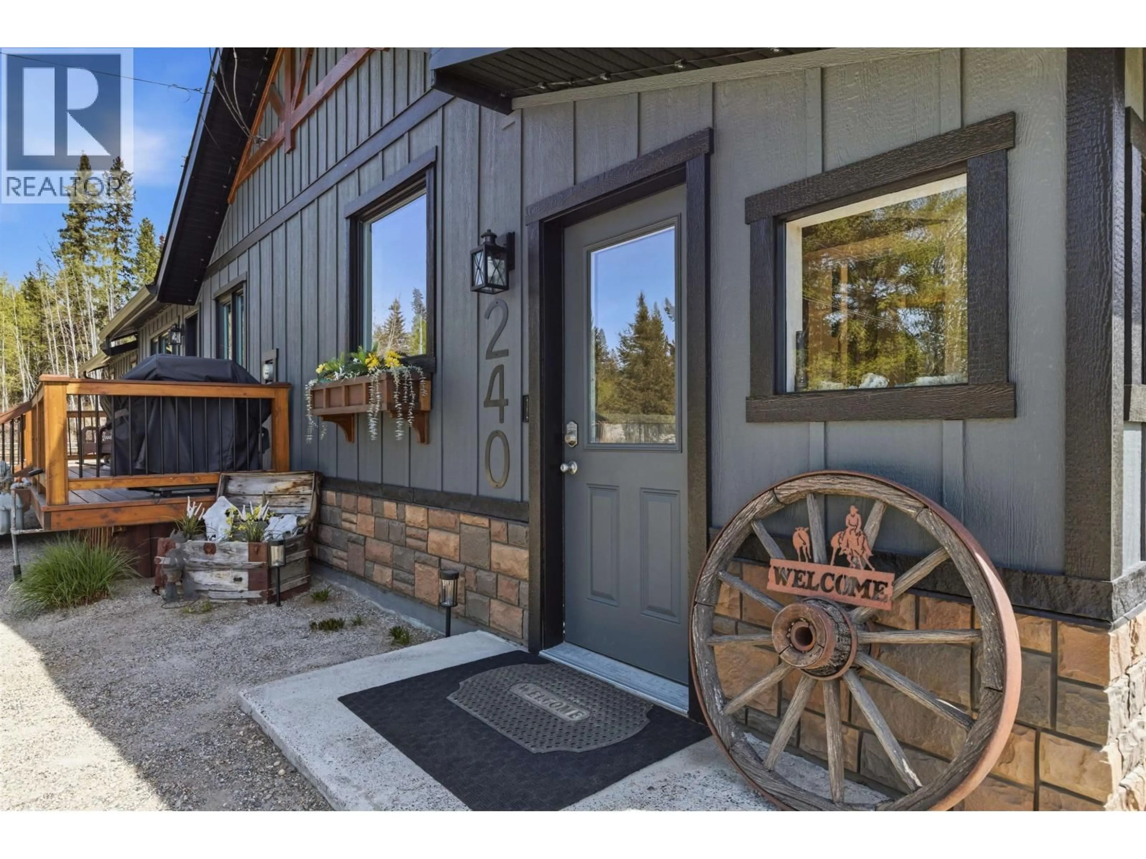 Indoor entryway for 240 LIKELY ROAD, 150 Mile House British Columbia V0K2G0