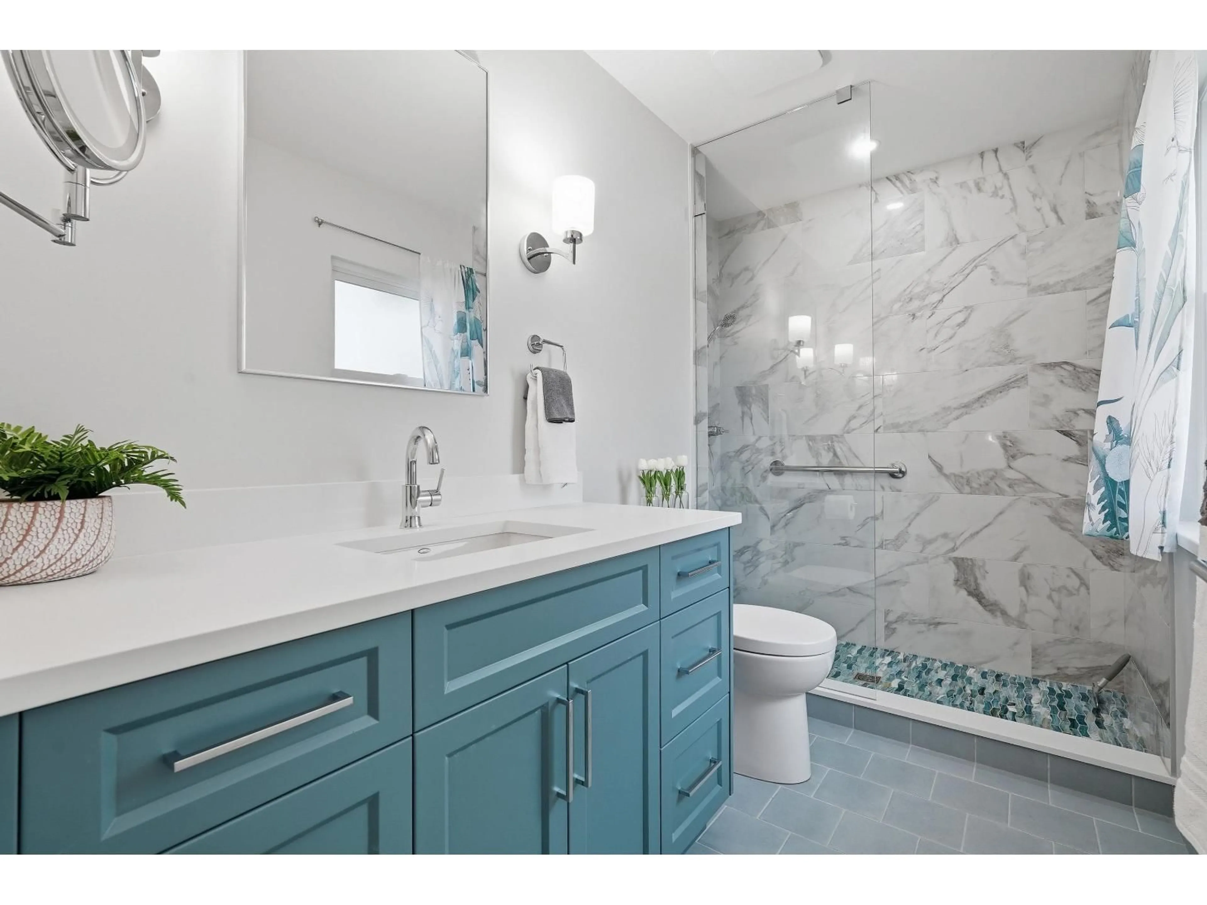 Contemporary bathroom, ceramic/tile floor for 1 - 20484 53 AVENUE, Langley British Columbia V3A7S1