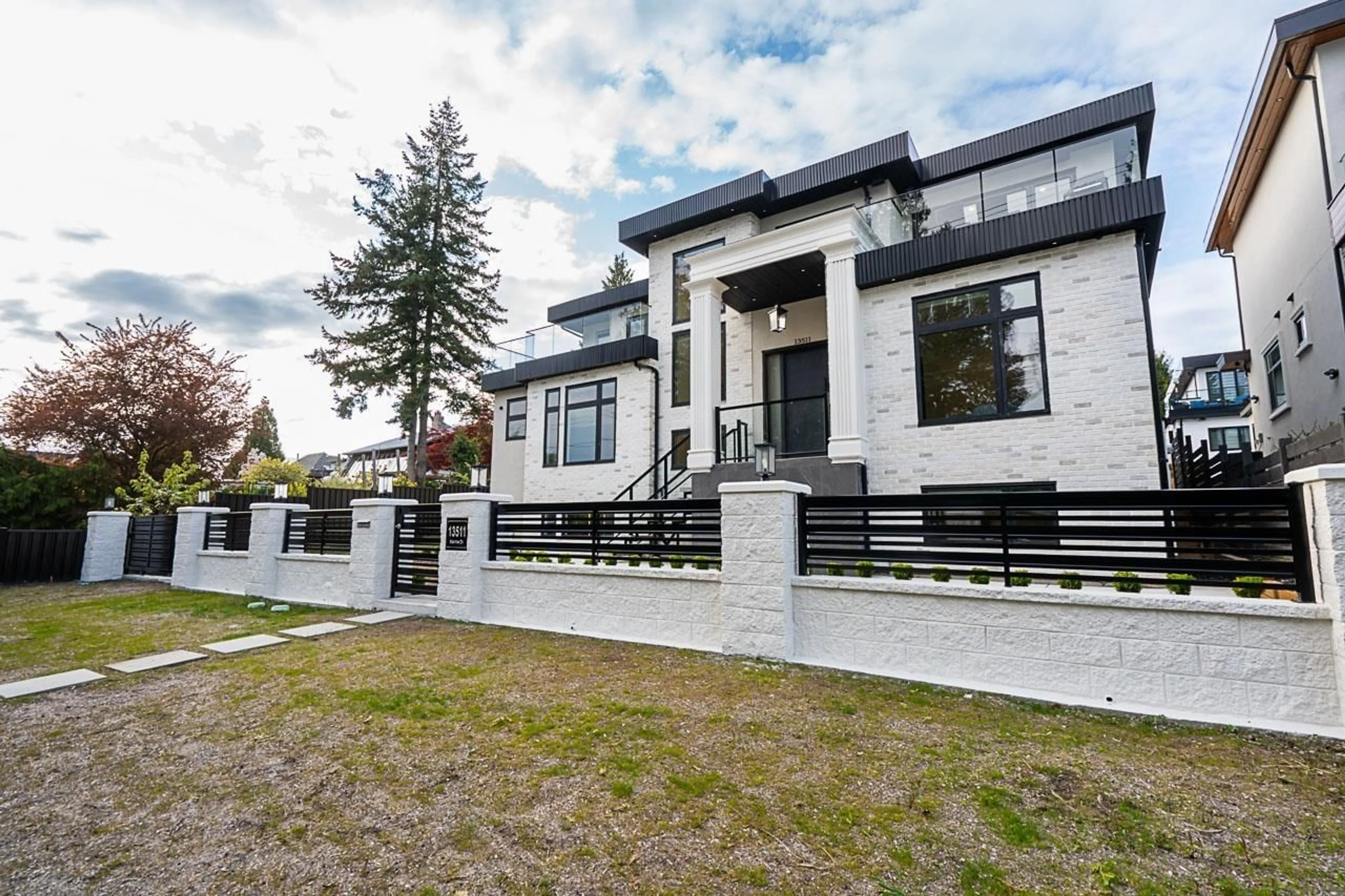 Home with brick exterior material, unknown for 13511 MARINE DRIVE, Surrey British Columbia V4A1G1