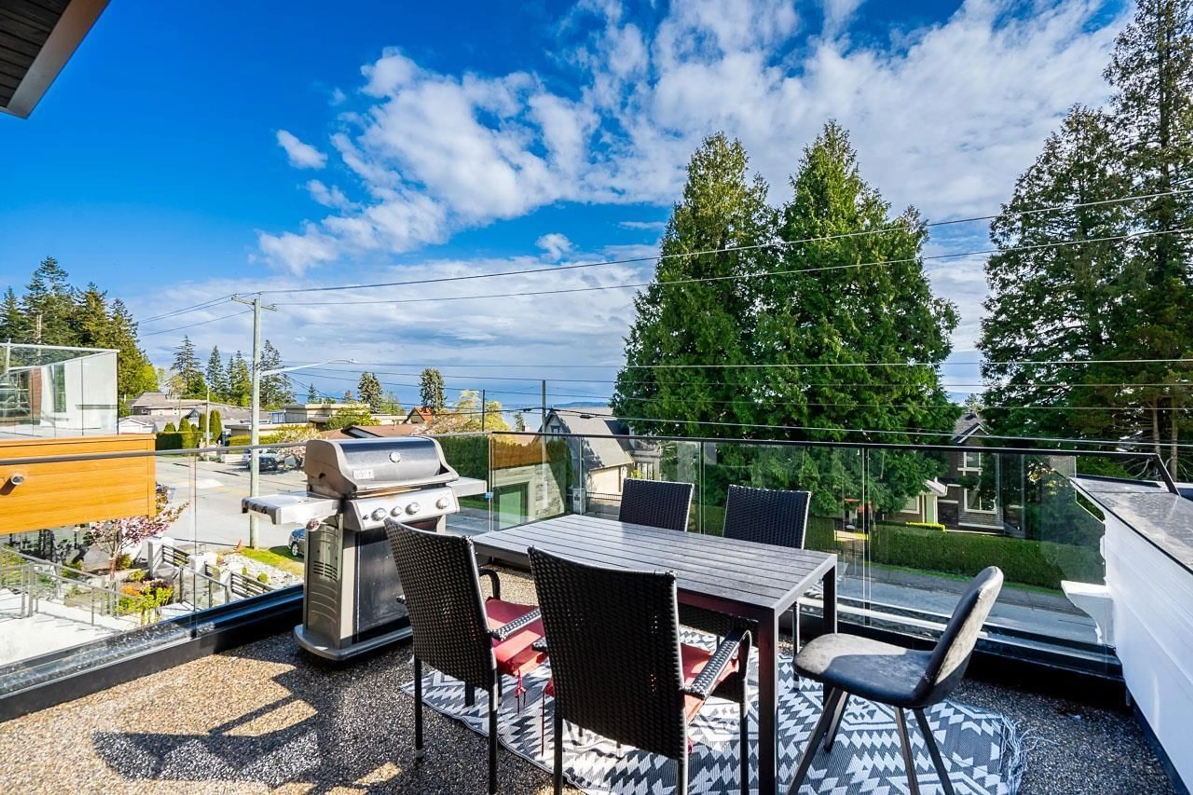 Patio, water/lake/river/ocean view for 13511 MARINE DRIVE, Surrey British Columbia V4A1G1