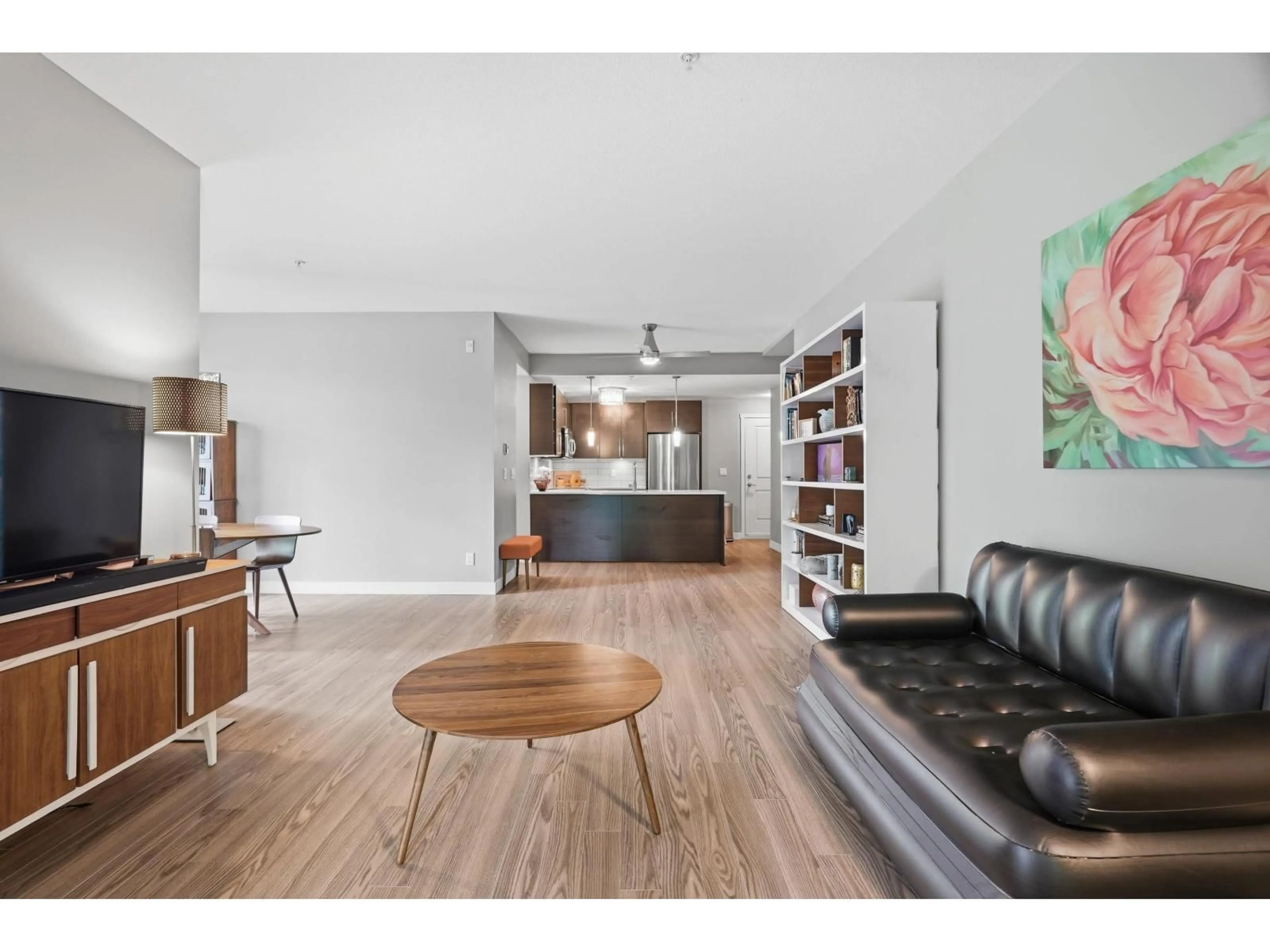 Living room with furniture, wood/laminate floor for 203 - 14358 60 AVENUE, Surrey British Columbia V3X0G3