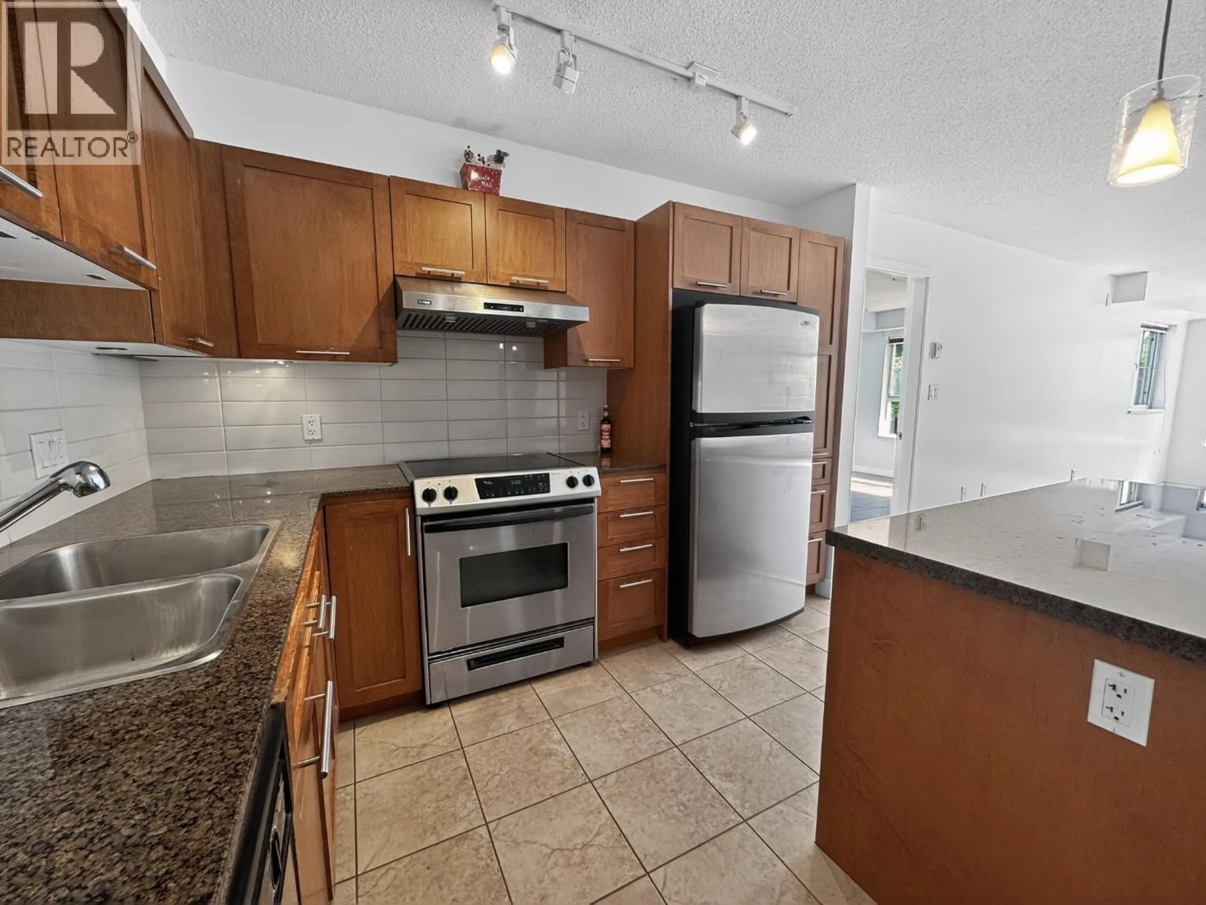 Standard kitchen, unknown for 207 - 19673 MEADOW GARDENS WAY, Pitt Meadows British Columbia V3Y0A1