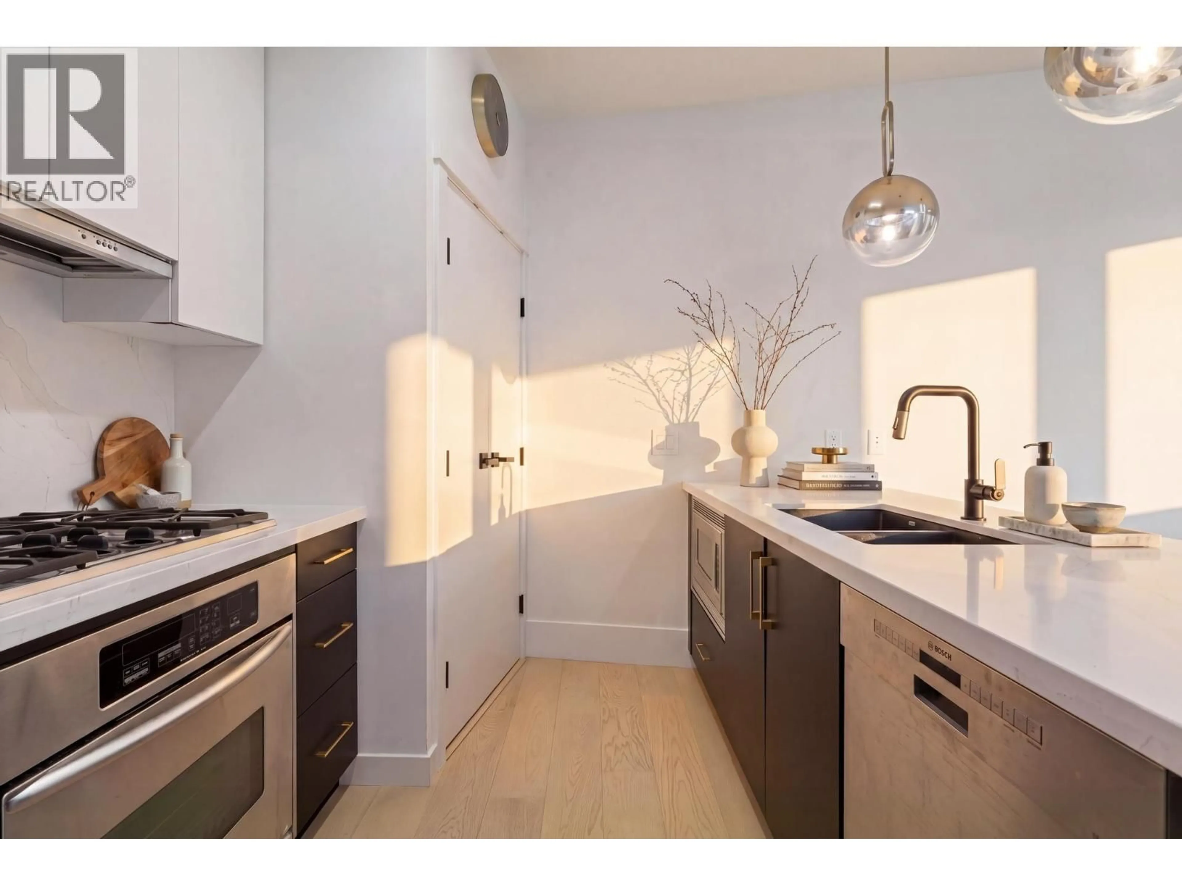 Contemporary kitchen, ceramic/tile floor for 3007 - 1189 MELVILLE STREET, Vancouver British Columbia V6E4T8
