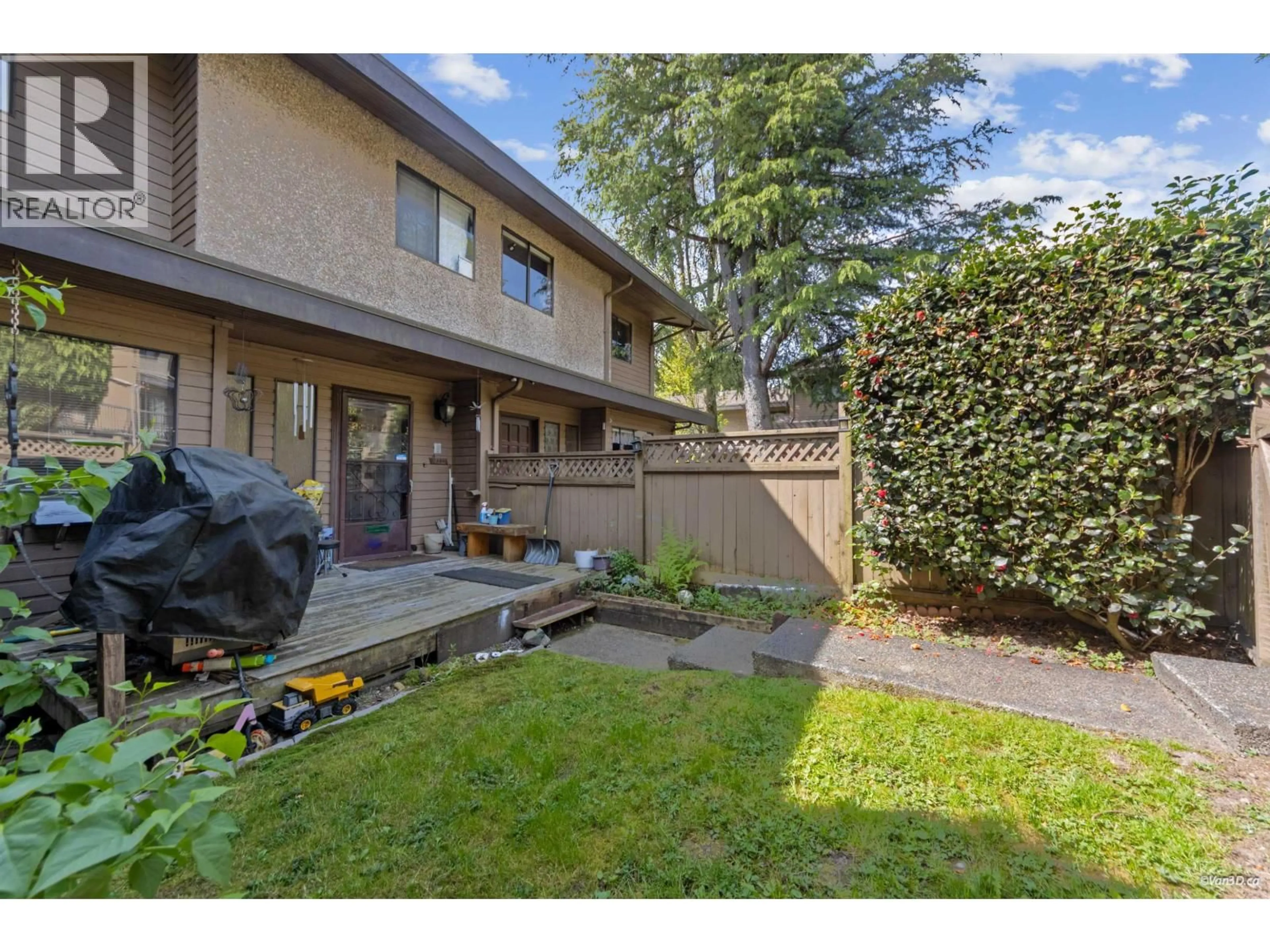 Patio, street for 6884 BROMLEY COURT, Burnaby British Columbia V5B4R4