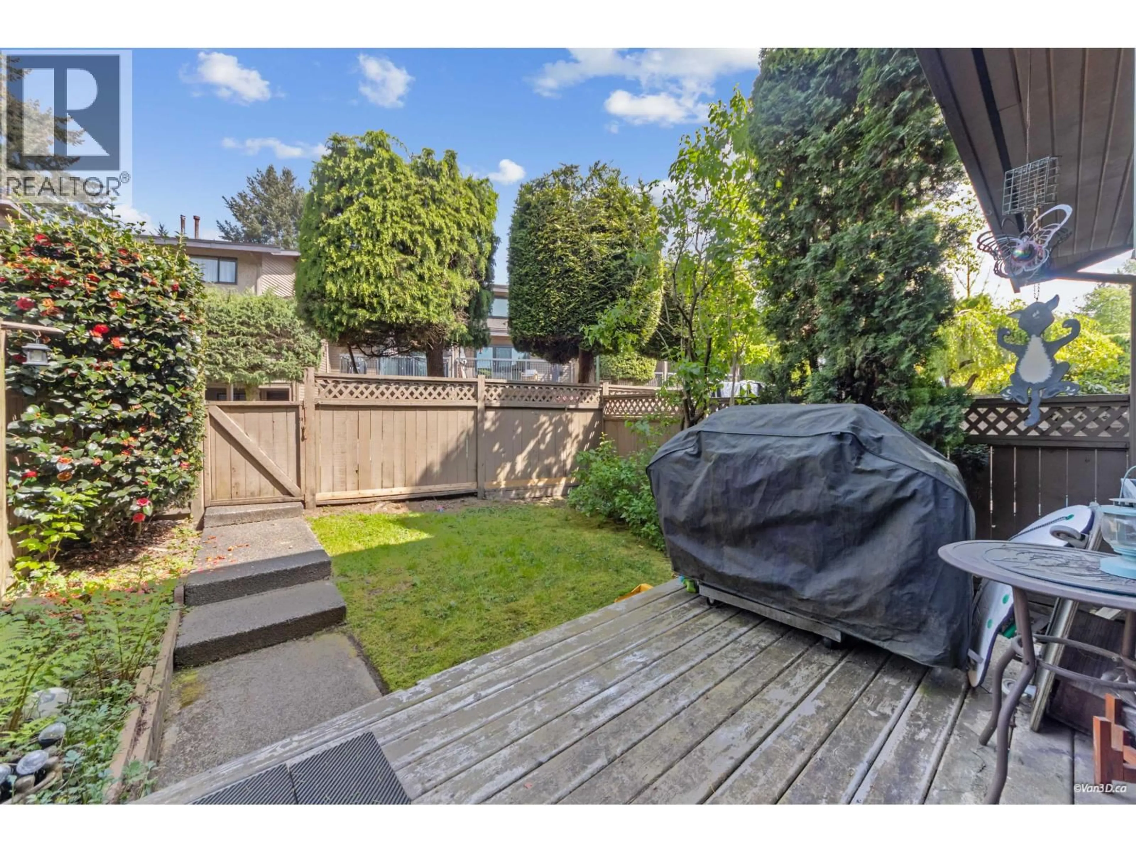Patio, street for 6884 BROMLEY COURT, Burnaby British Columbia V5B4R4
