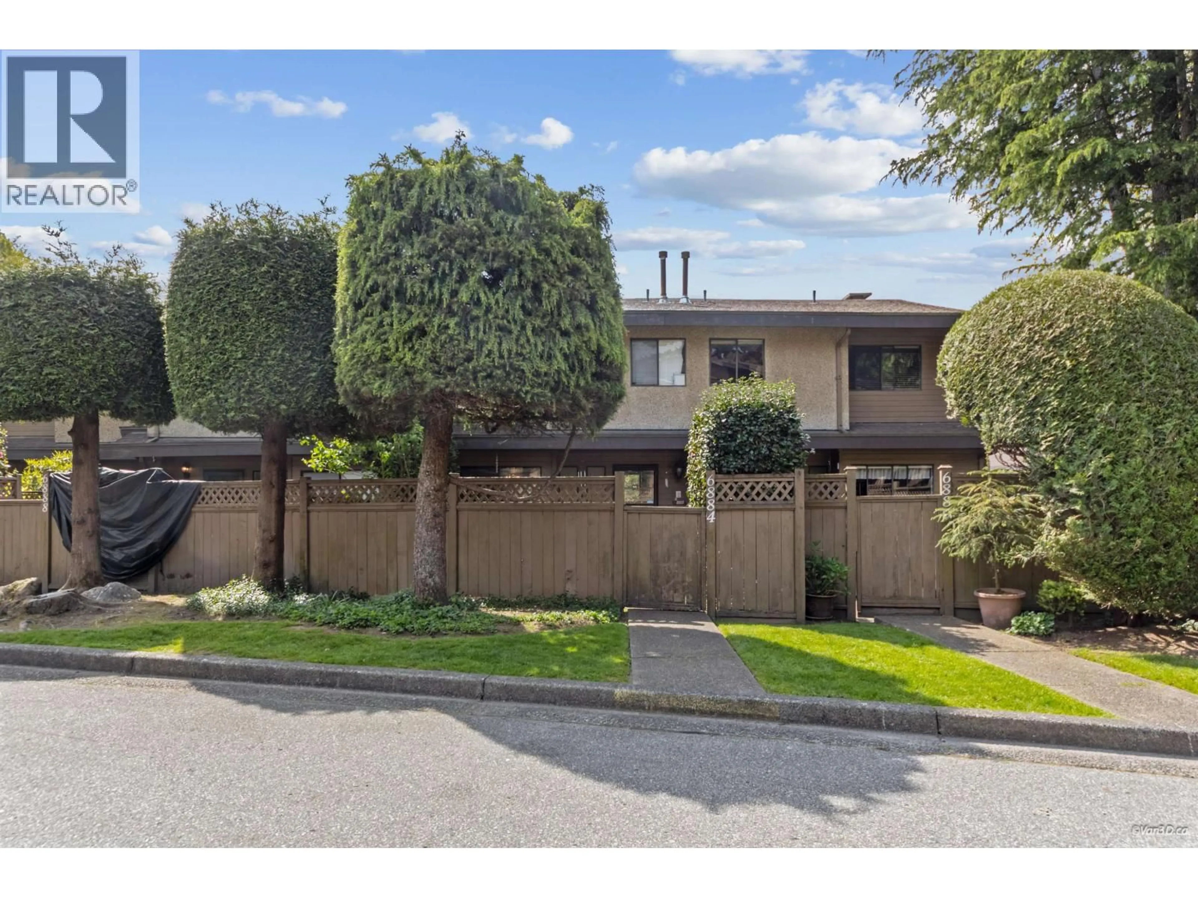 A pic from outside/outdoor area/front of a property/back of a property/a pic from drone, street for 6884 BROMLEY COURT, Burnaby British Columbia V5B4R4