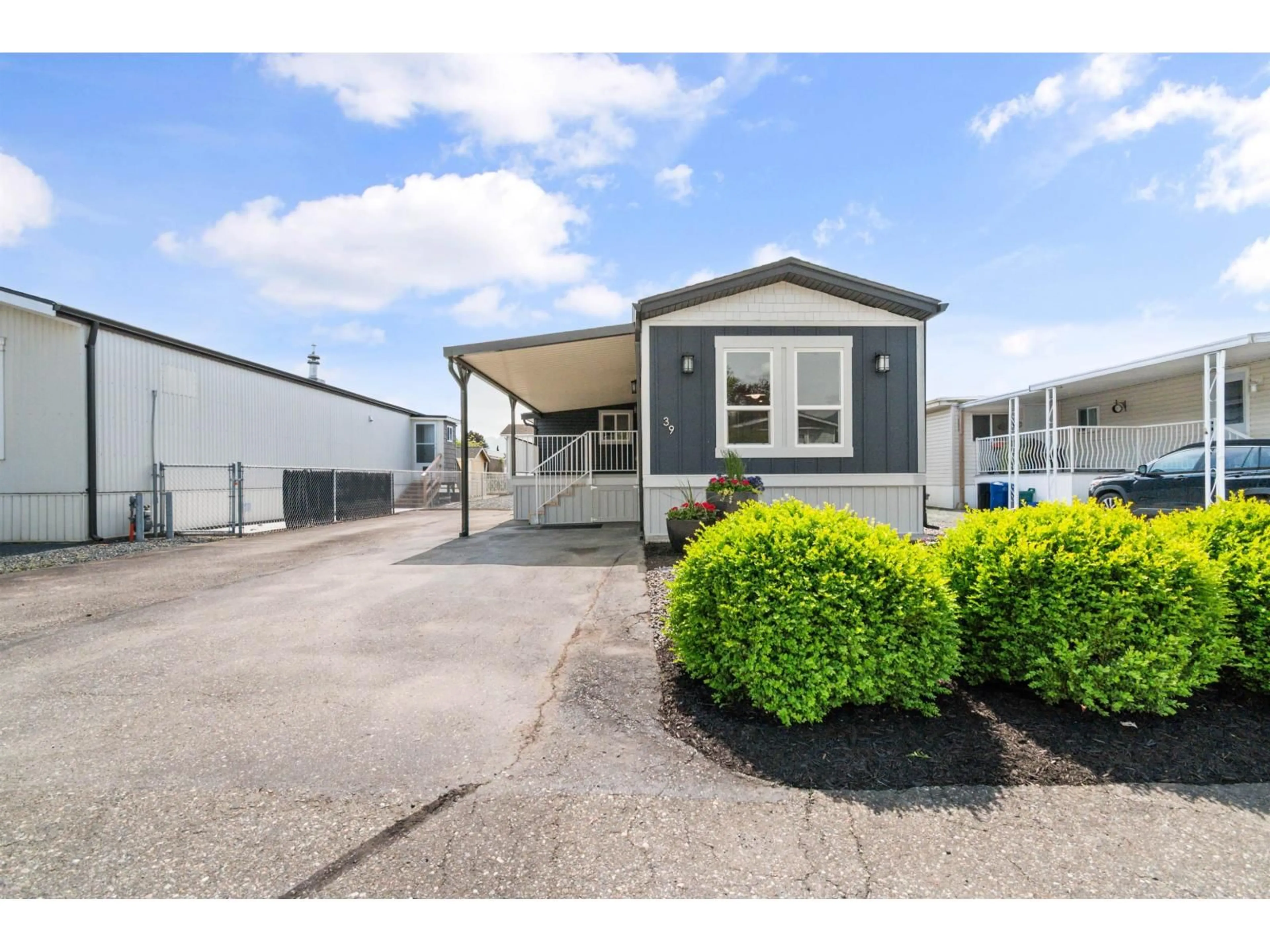 Home with vinyl exterior material, street for 39 - 9055 ASHWELL ROAD, Chilliwack British Columbia V2P7S6