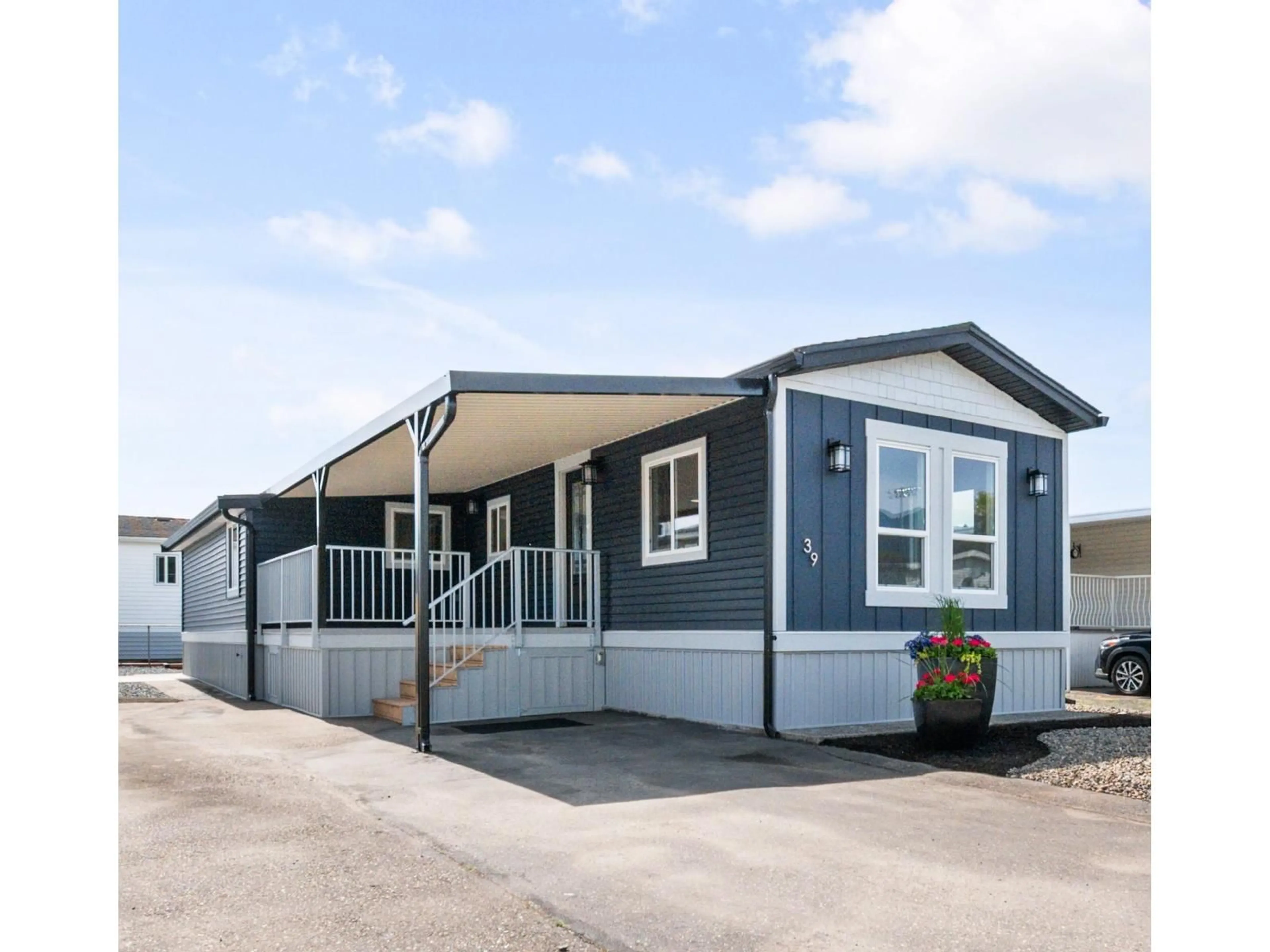Home with vinyl exterior material, street for 39 - 9055 ASHWELL ROAD, Chilliwack British Columbia V2P7S6