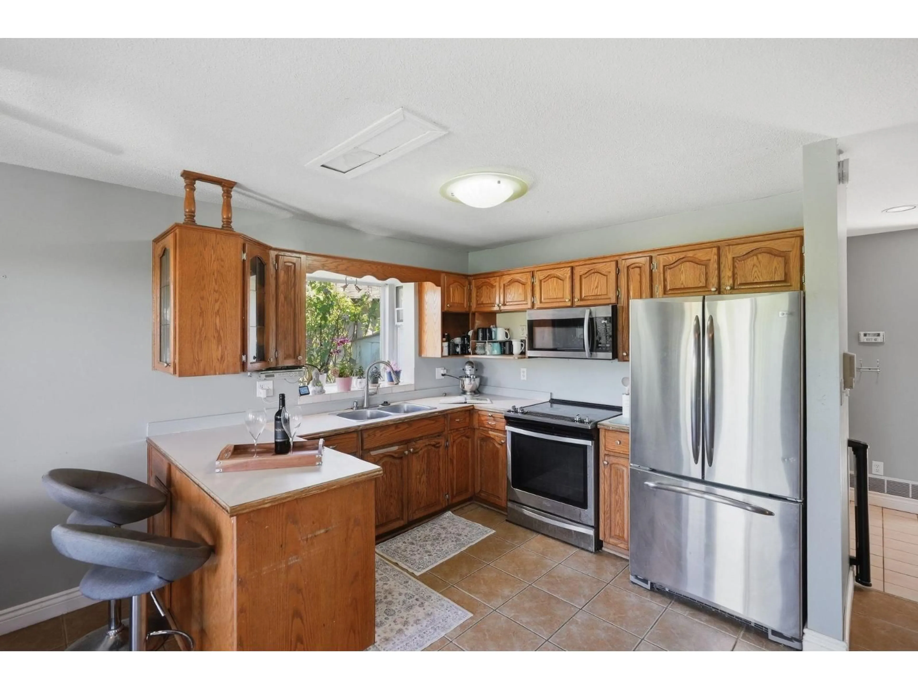 Standard kitchen, ceramic/tile floor for 10849 MAGNOLIA COURT, Delta British Columbia V4E3L6