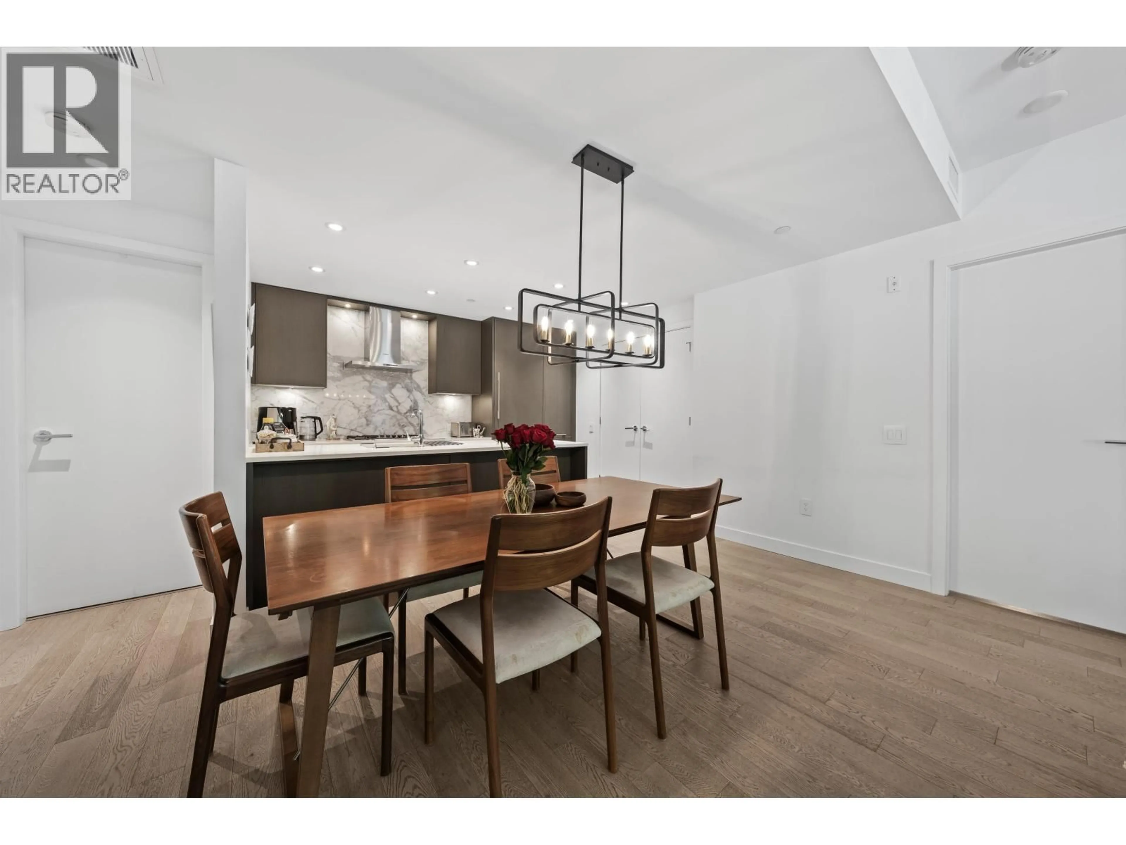 Open concept kitchen, wood/laminate floor for 103 - 1055 RIDGEWOOD DRIVE, North Vancouver British Columbia V7R0A6