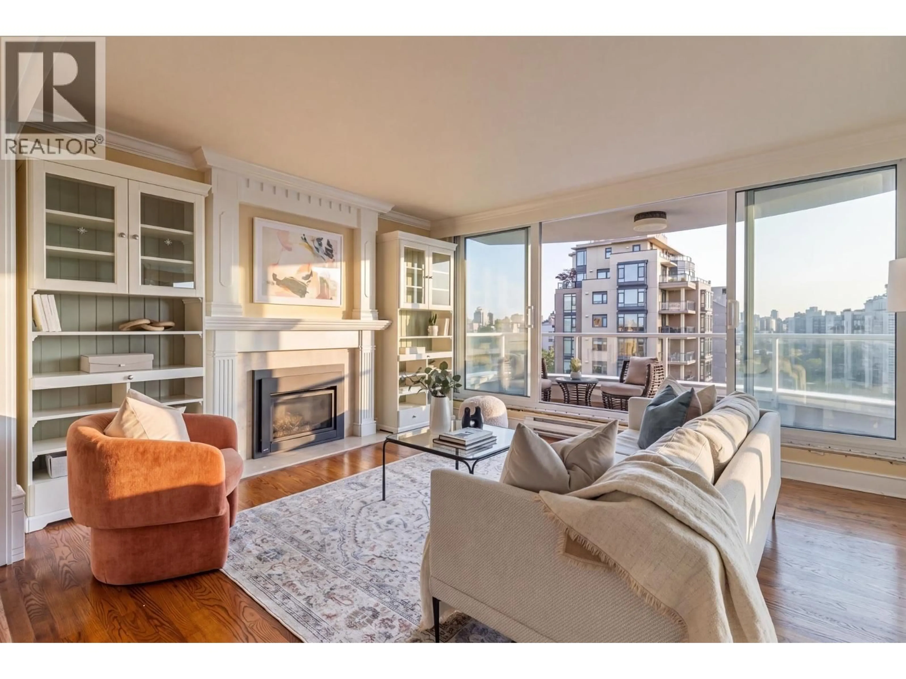 Living room with furniture, wood/laminate floor for 903 - 2350 39TH AVENUE, Vancouver British Columbia V6M1T9
