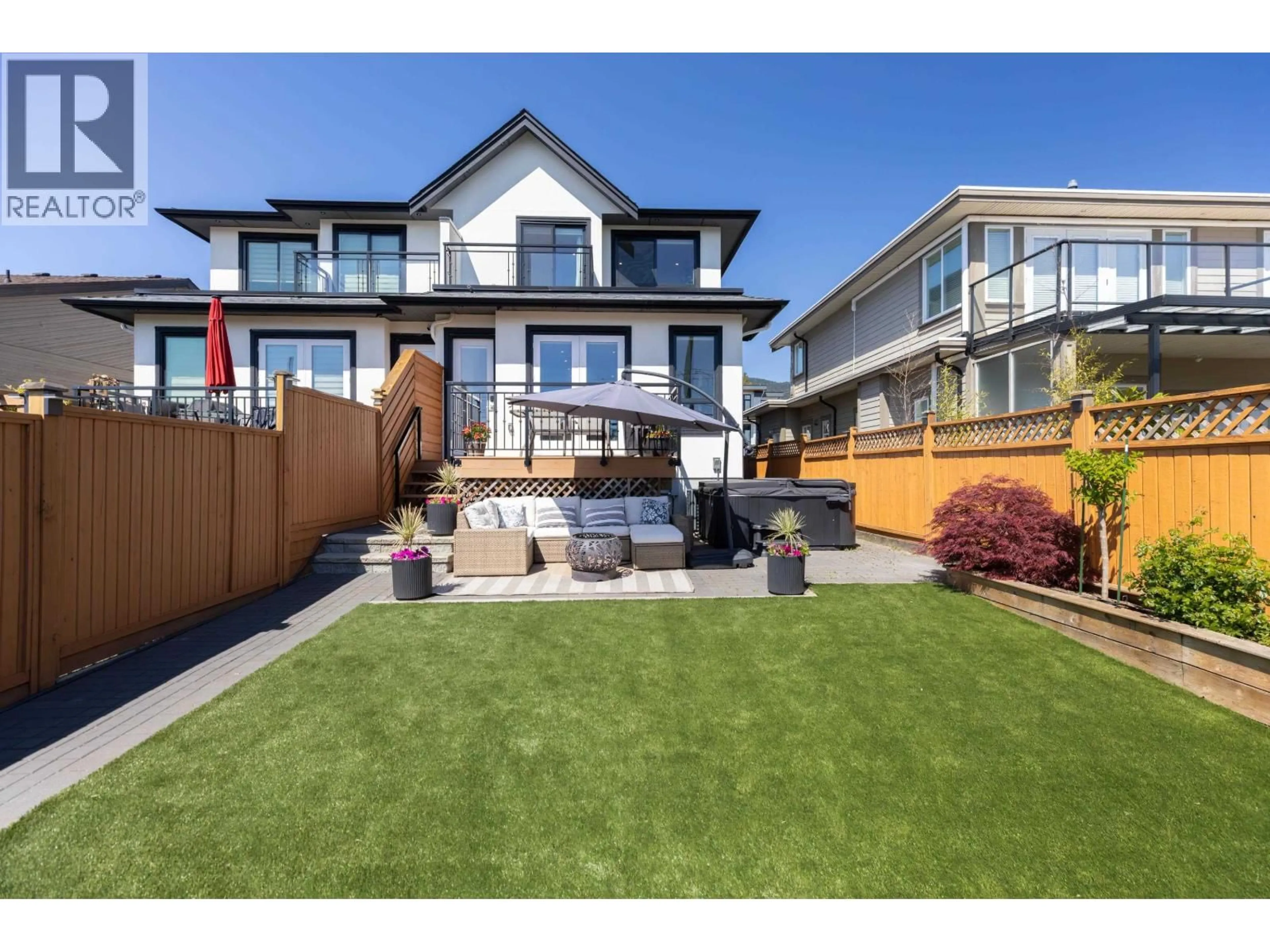 Unknown for 215 22ND STREET, North Vancouver British Columbia V7L3C5