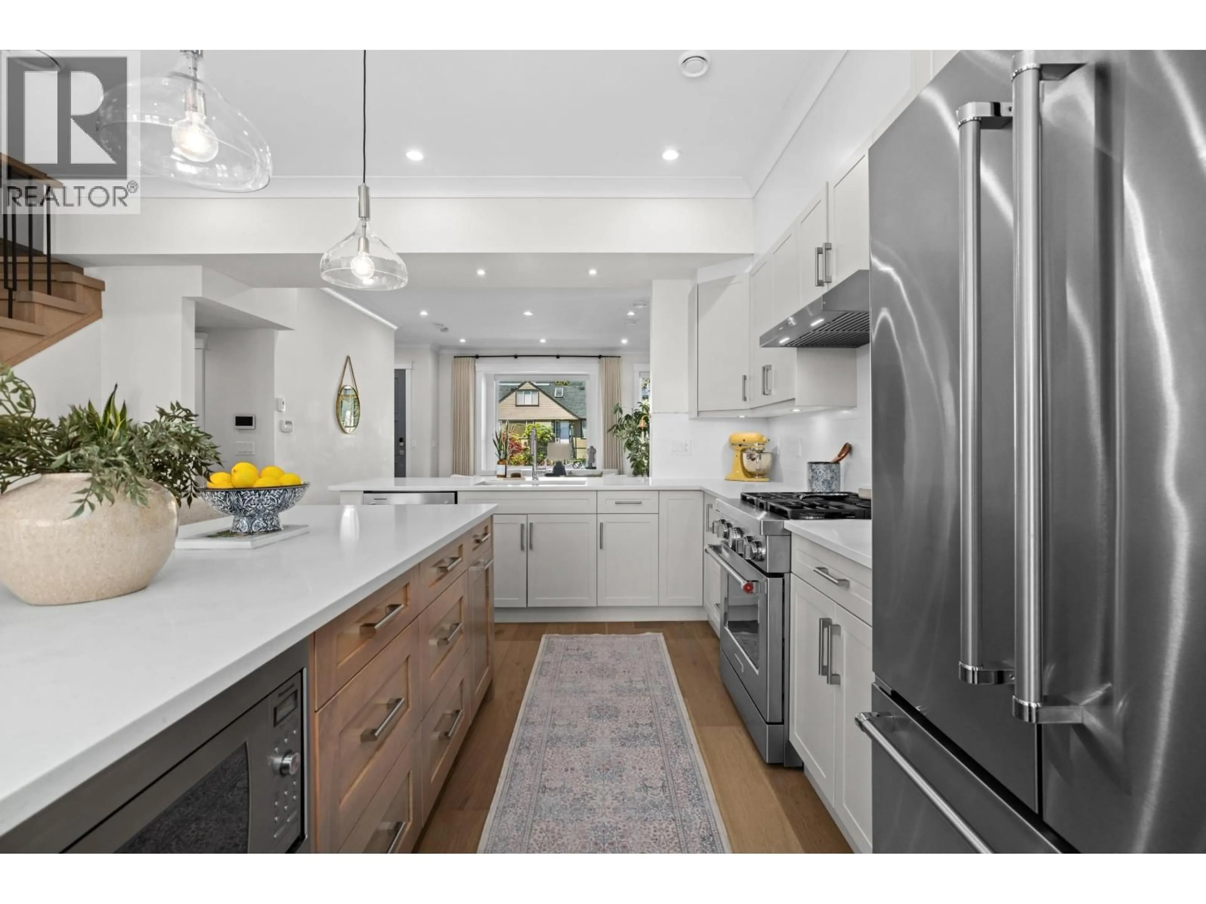 Contemporary kitchen, unknown for 215 22ND STREET, North Vancouver British Columbia V7L3C5