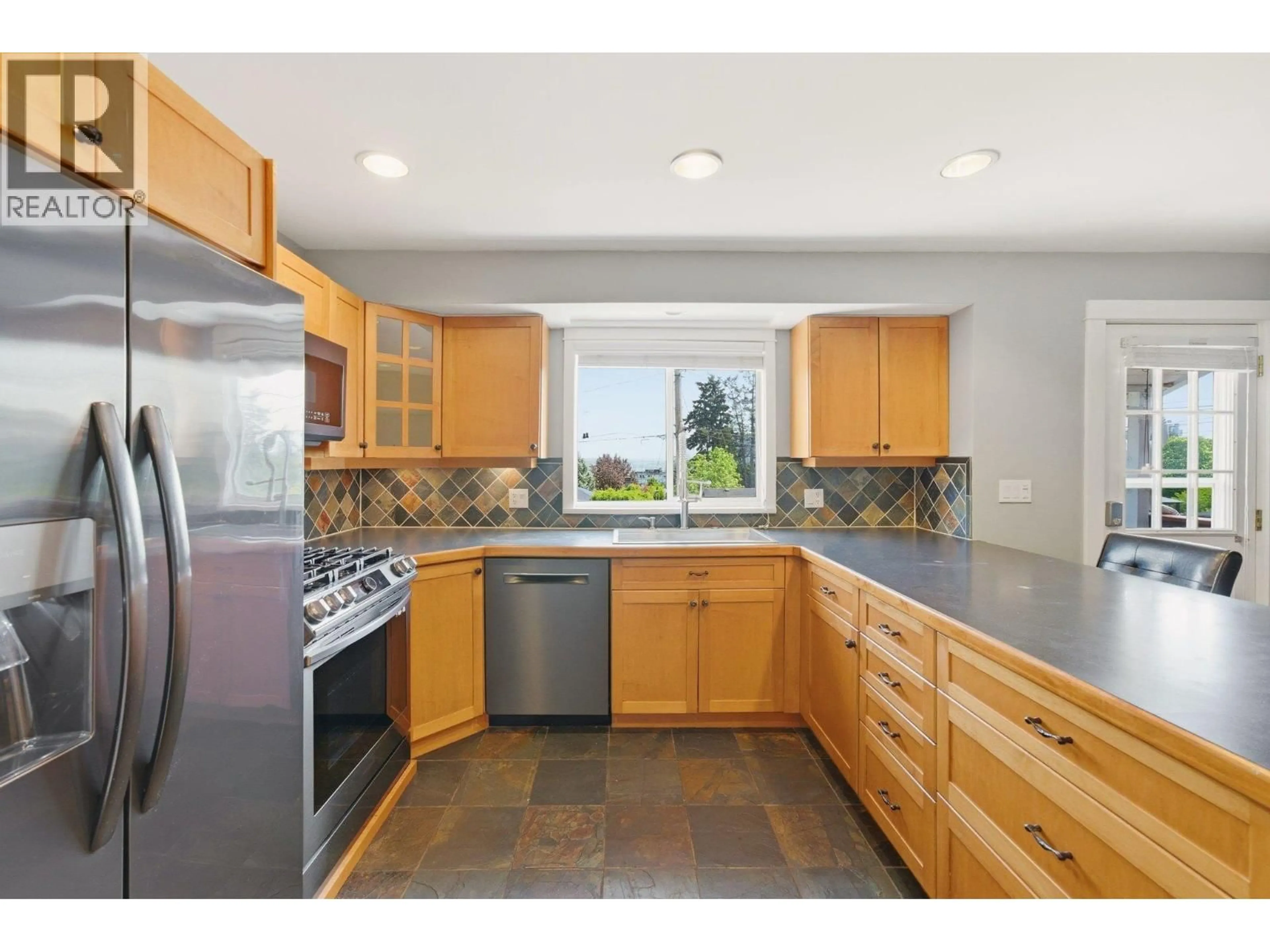 Unknown for 412 BLAIR AVENUE, New Westminster British Columbia V3L4A3