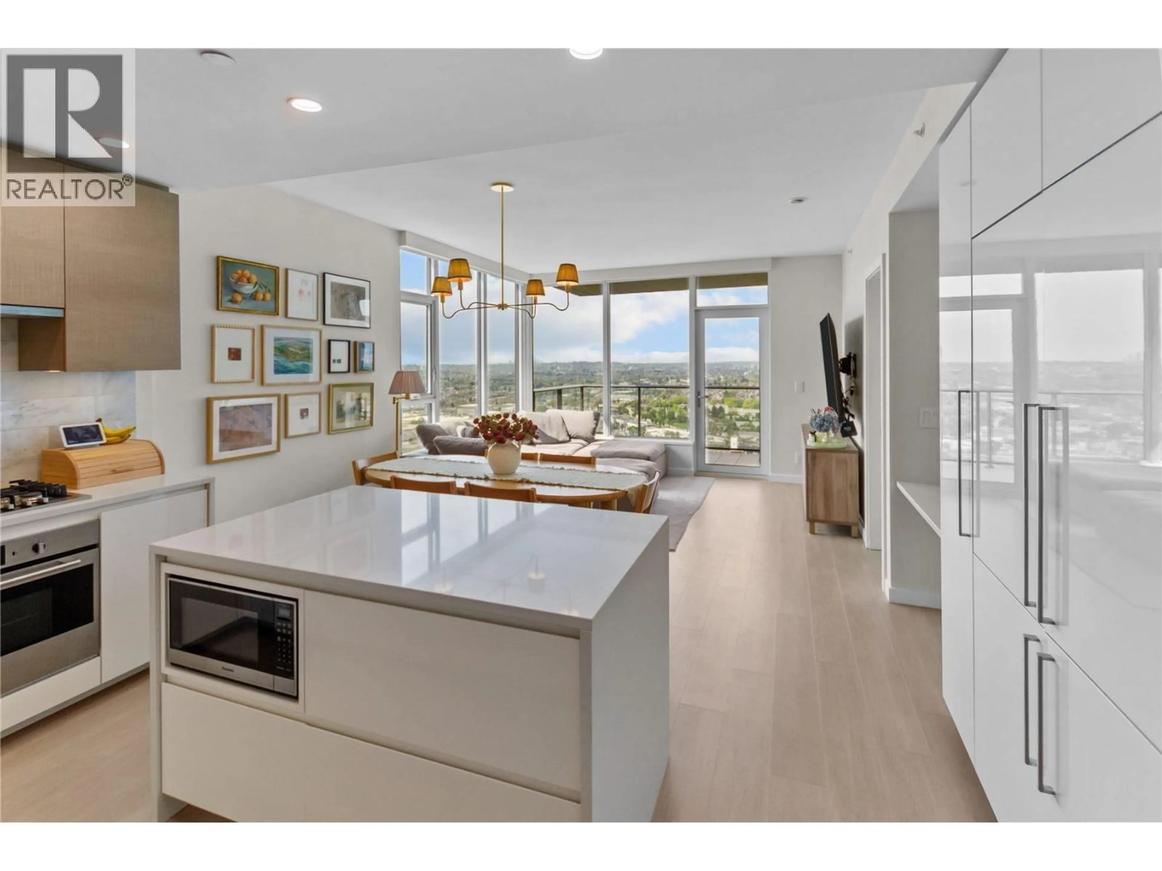 Open concept kitchen, ceramic/tile floor for 4407 - 2186 GILMORE AVENUE, Burnaby British Columbia V5C0N7