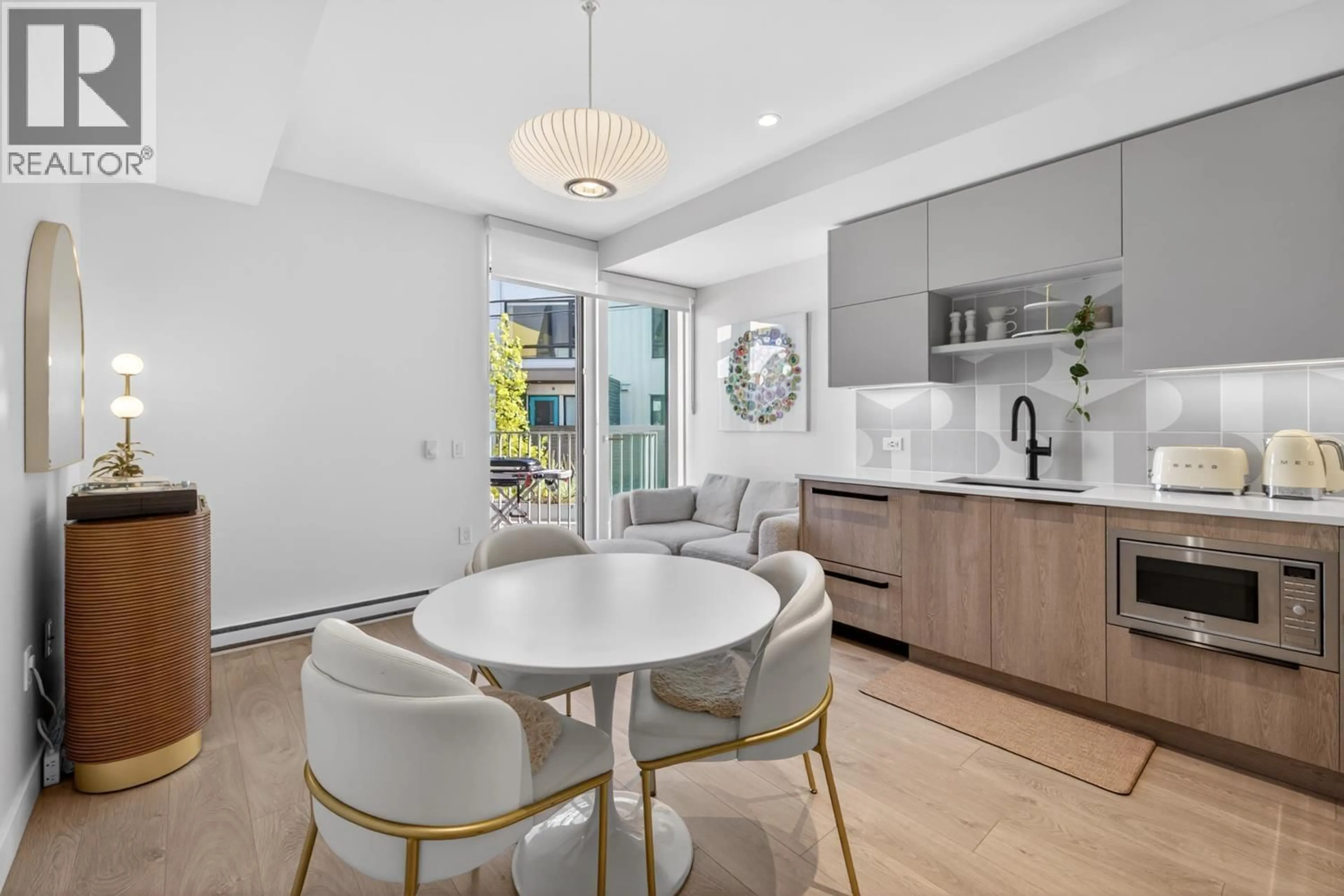 Open concept kitchen, ceramic/tile floor for 216 - 322 15TH AVENUE, Vancouver British Columbia V5T0K5