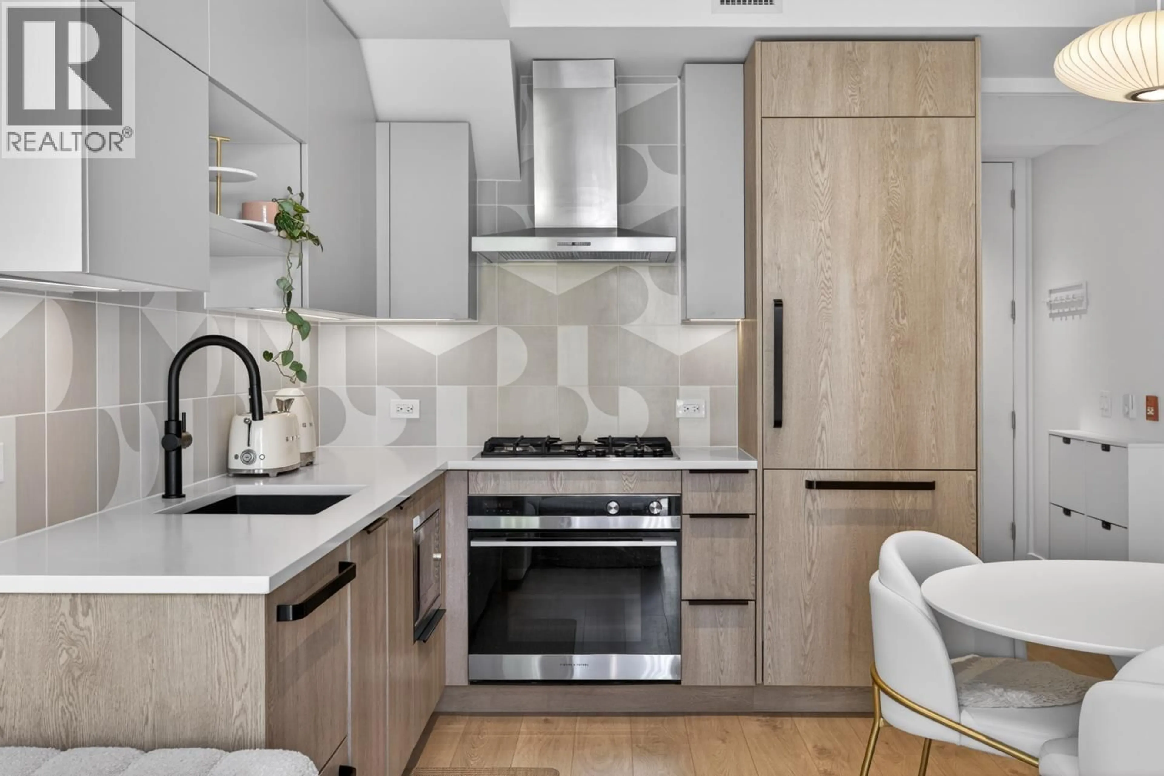 Contemporary kitchen, ceramic/tile floor for 216 - 322 15TH AVENUE, Vancouver British Columbia V5T0K5