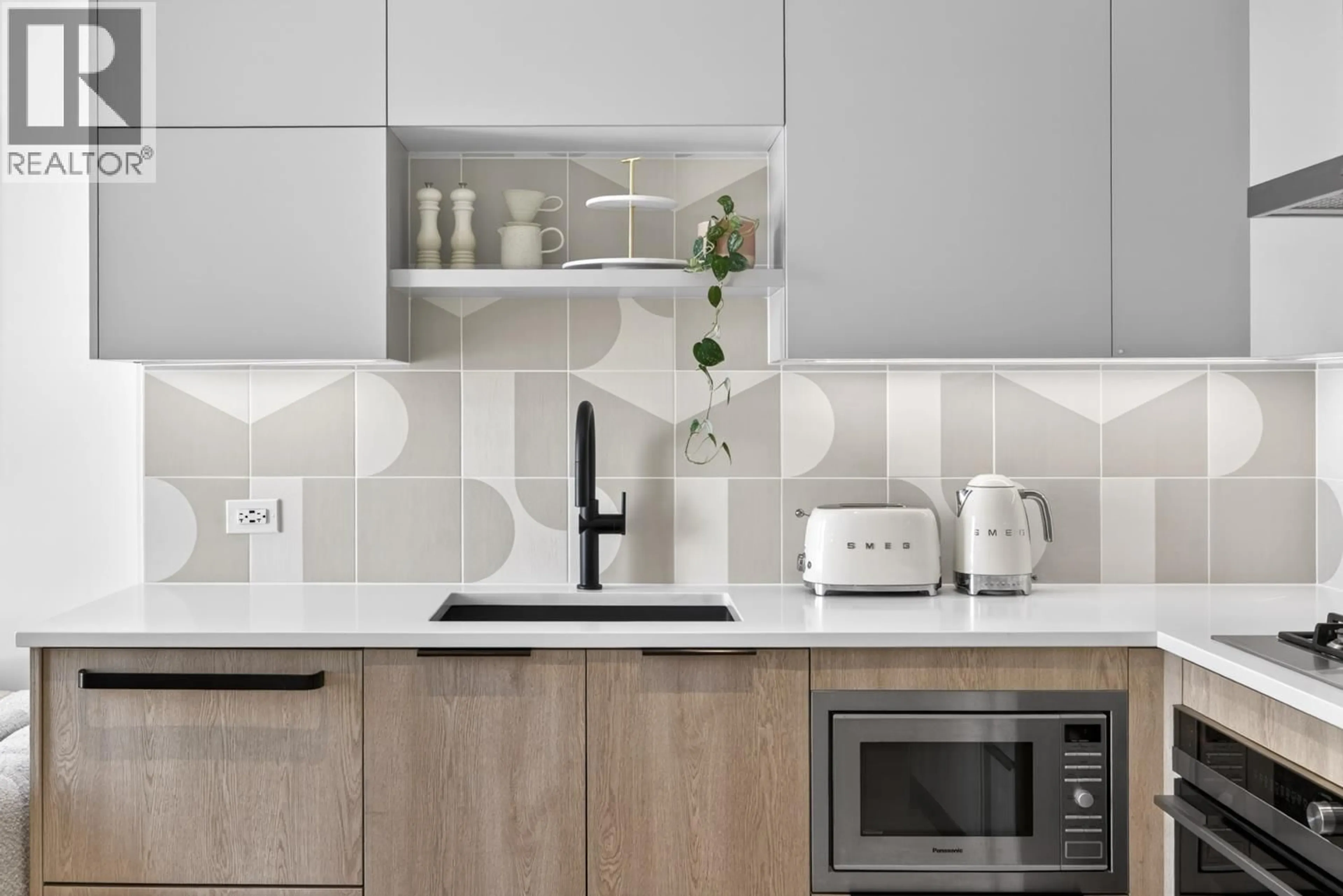 Contemporary kitchen, ceramic/tile floor for 216 - 322 15TH AVENUE, Vancouver British Columbia V5T0K5