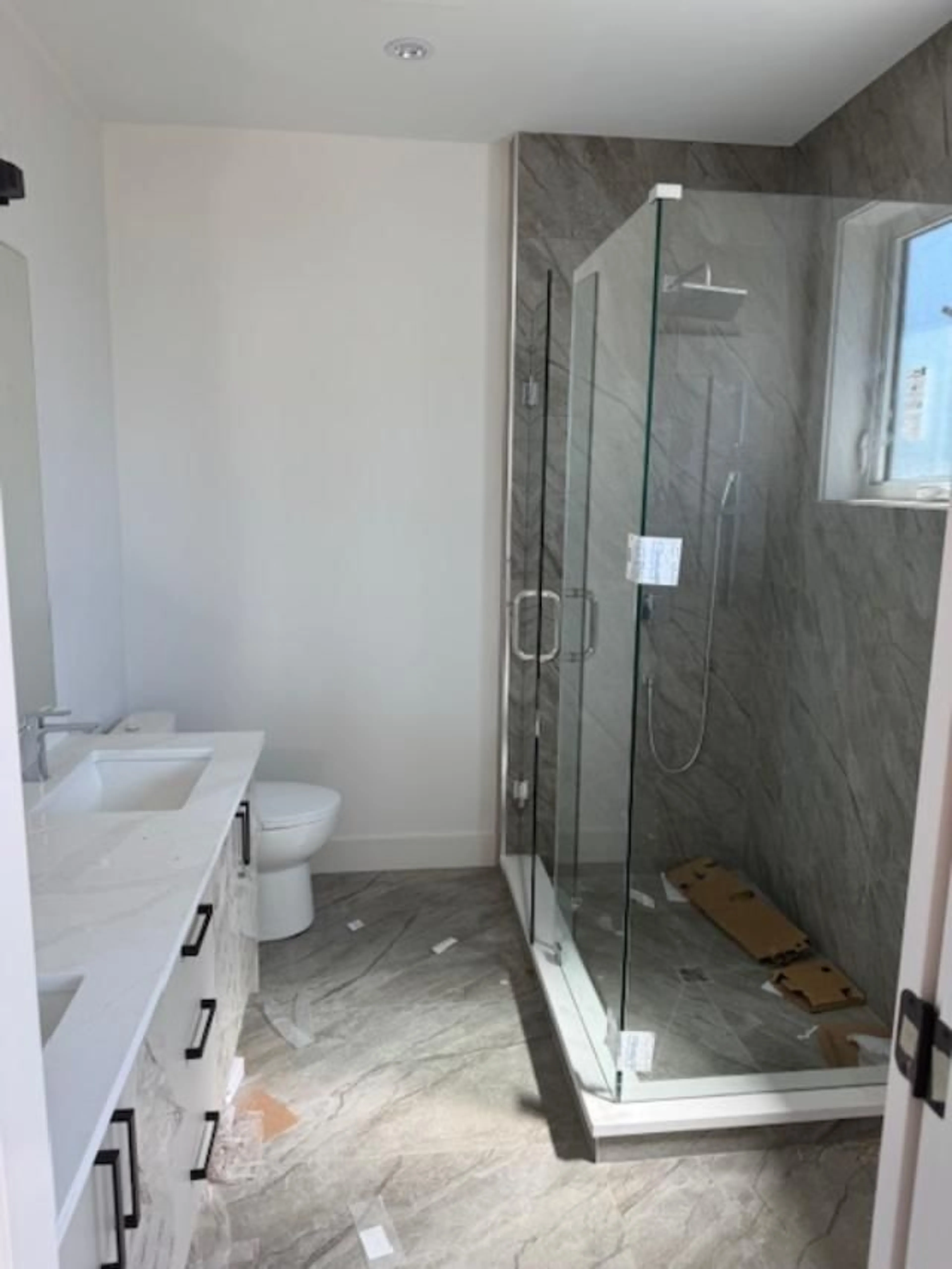 Contemporary bathroom, ceramic/tile floor for 102 - 5840 179 STREET, Surrey British Columbia V3S4J9