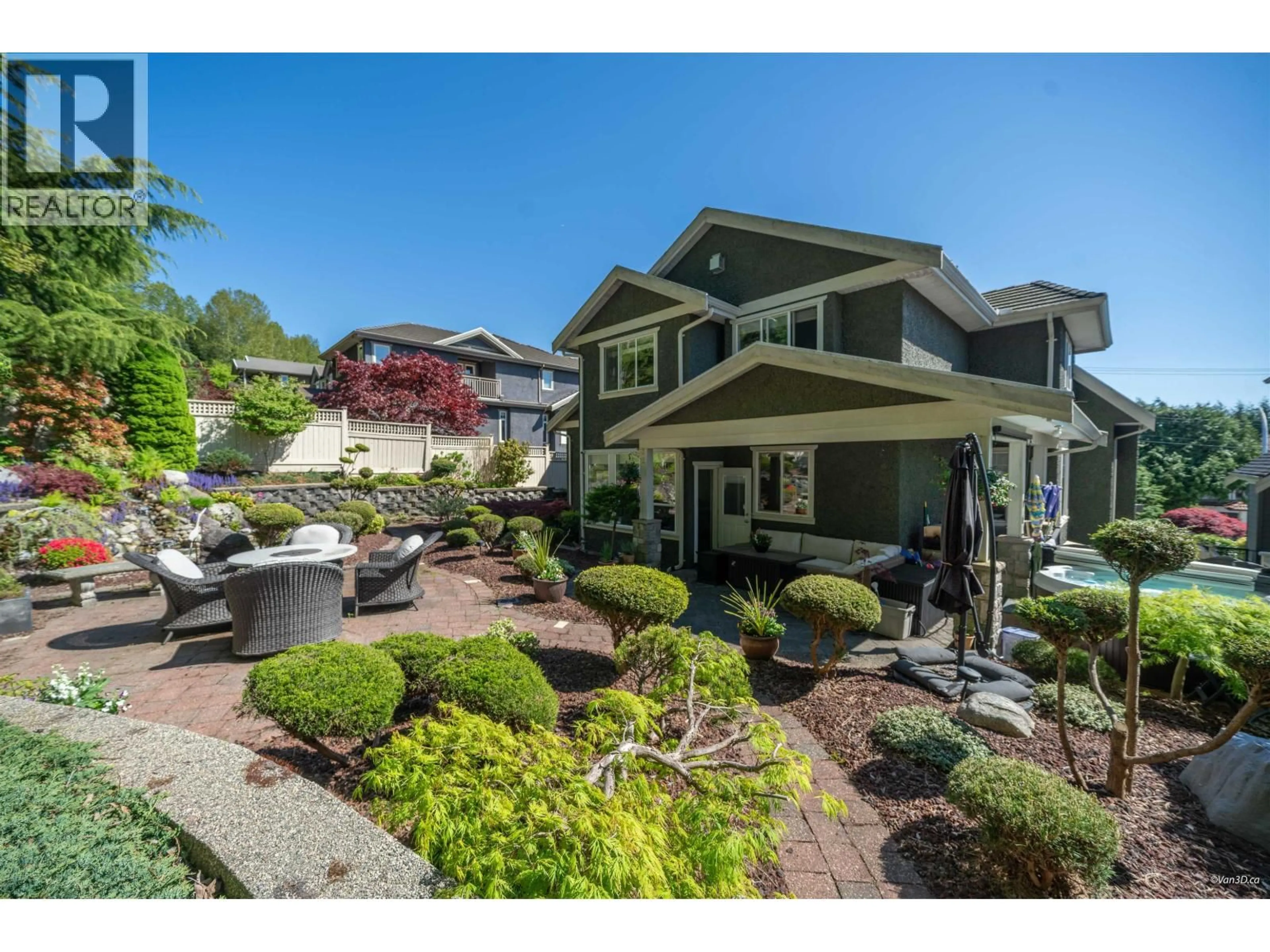 A pic from outside/outdoor area/front of a property/back of a property/a pic from drone, street for 7533 CURTIS STREET, Burnaby British Columbia V5A4W7