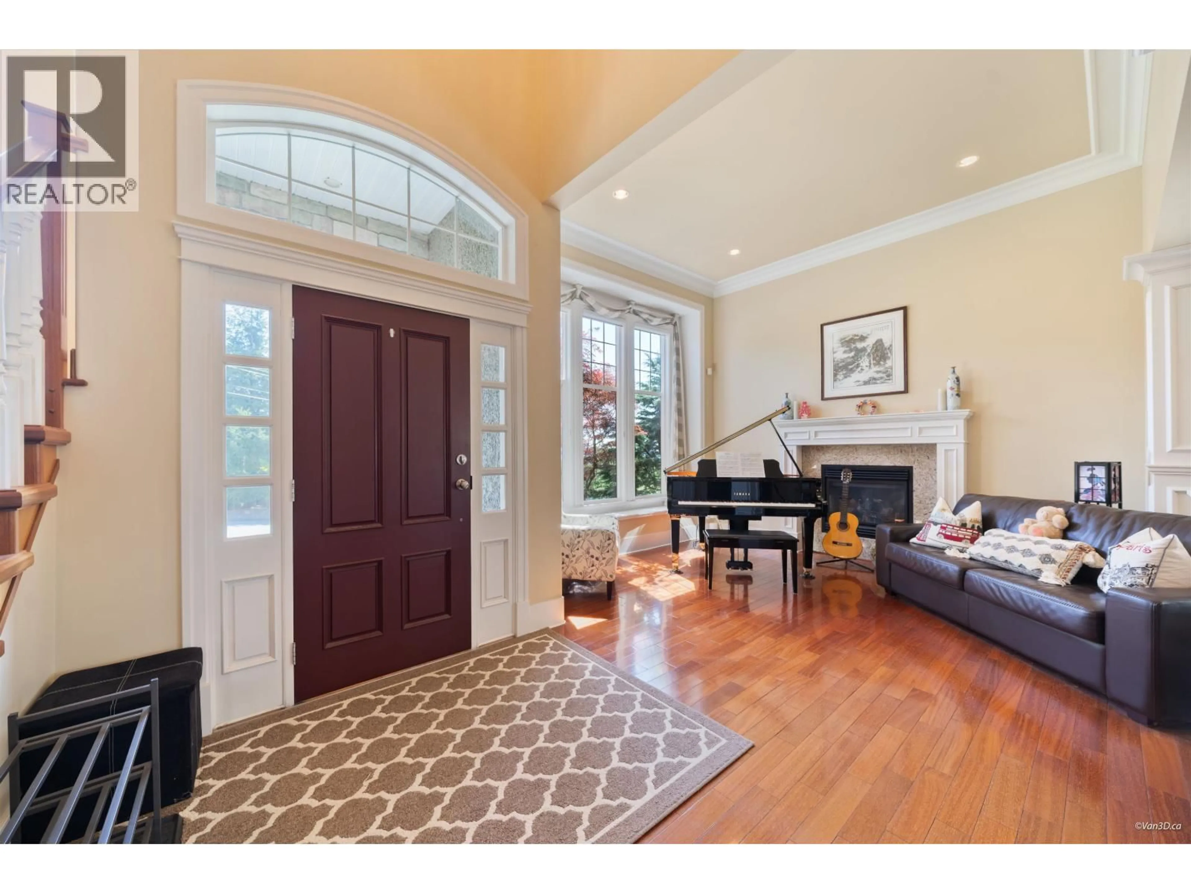 Indoor entryway for 7533 CURTIS STREET, Burnaby British Columbia V5A4W7