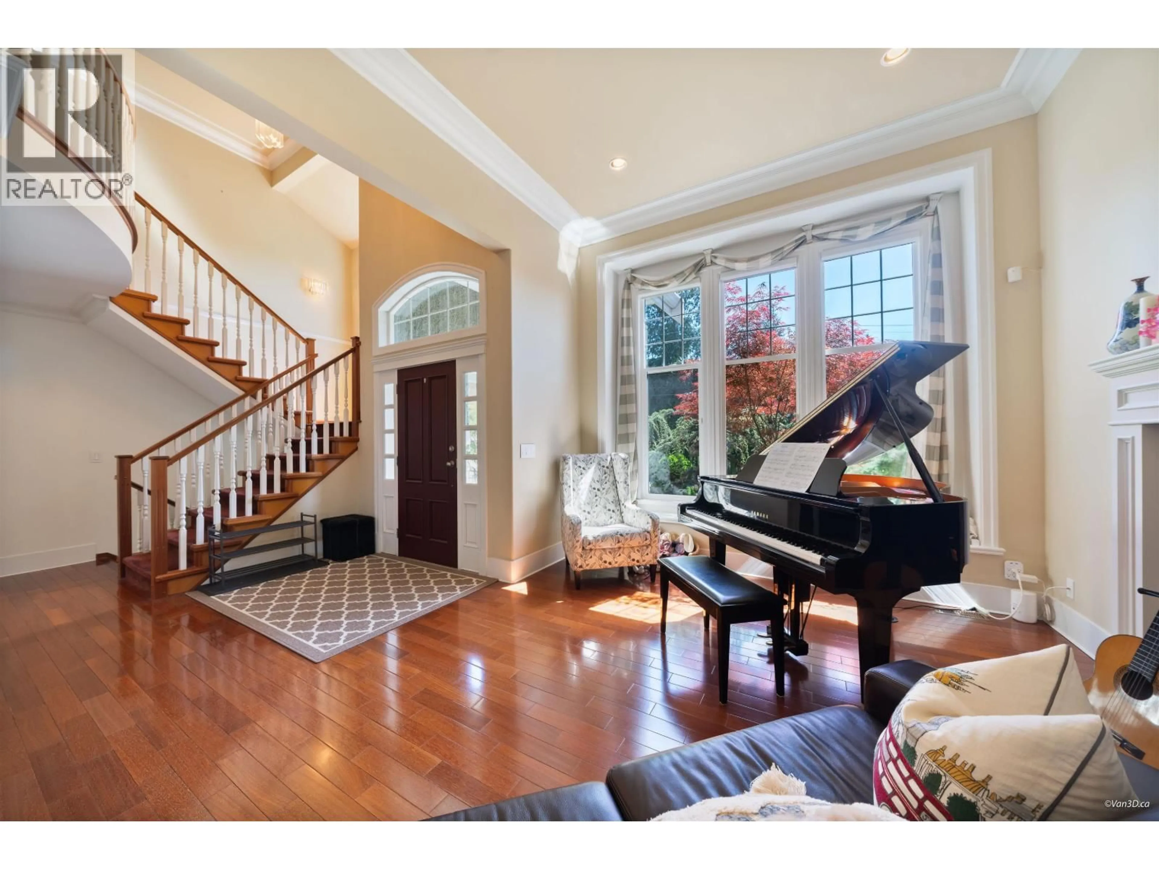 Indoor entryway for 7533 CURTIS STREET, Burnaby British Columbia V5A4W7