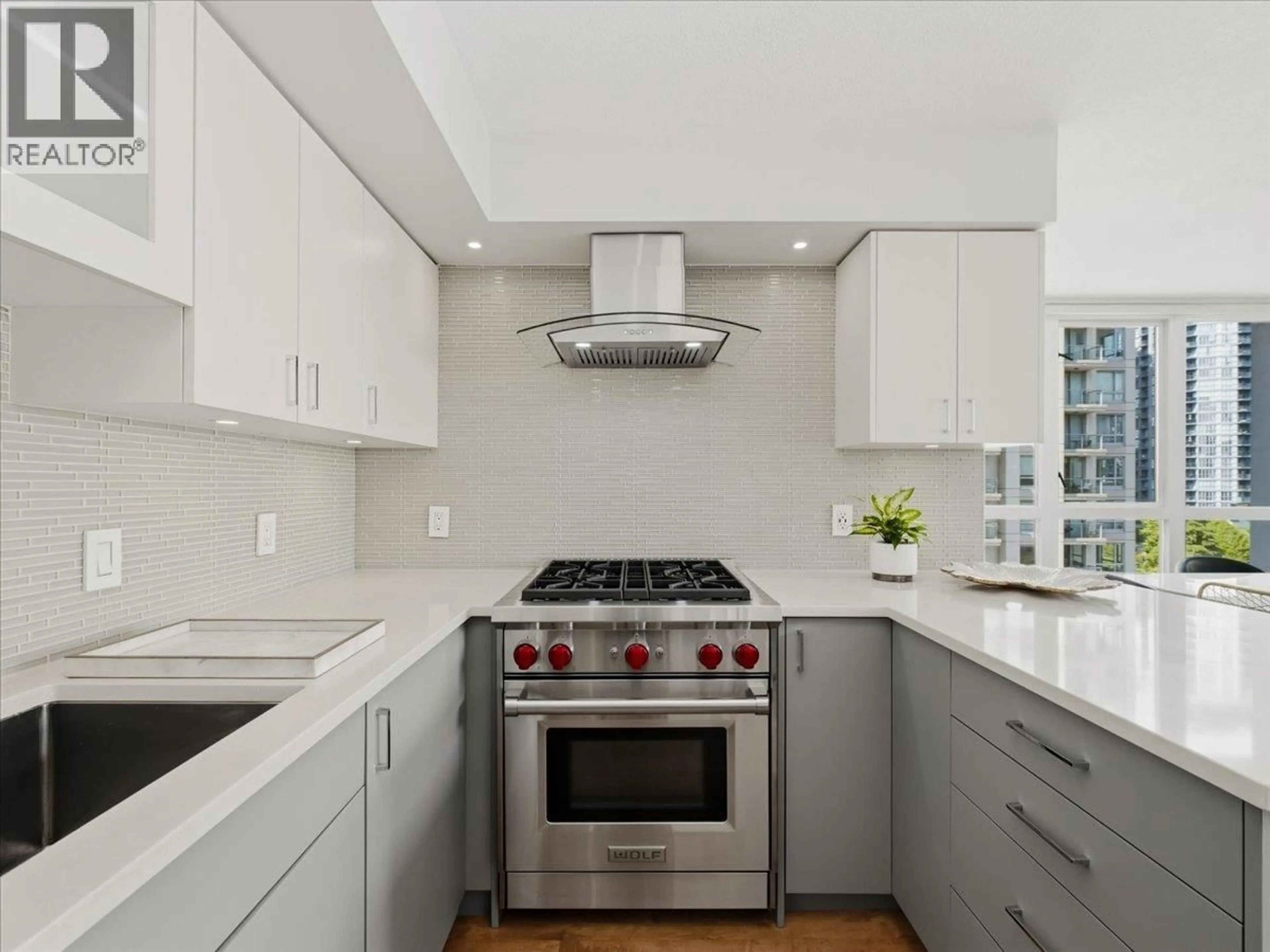 Contemporary kitchen, ceramic/tile floor for 805 - 1238 RICHARDS STREET, Vancouver British Columbia V6B6M6