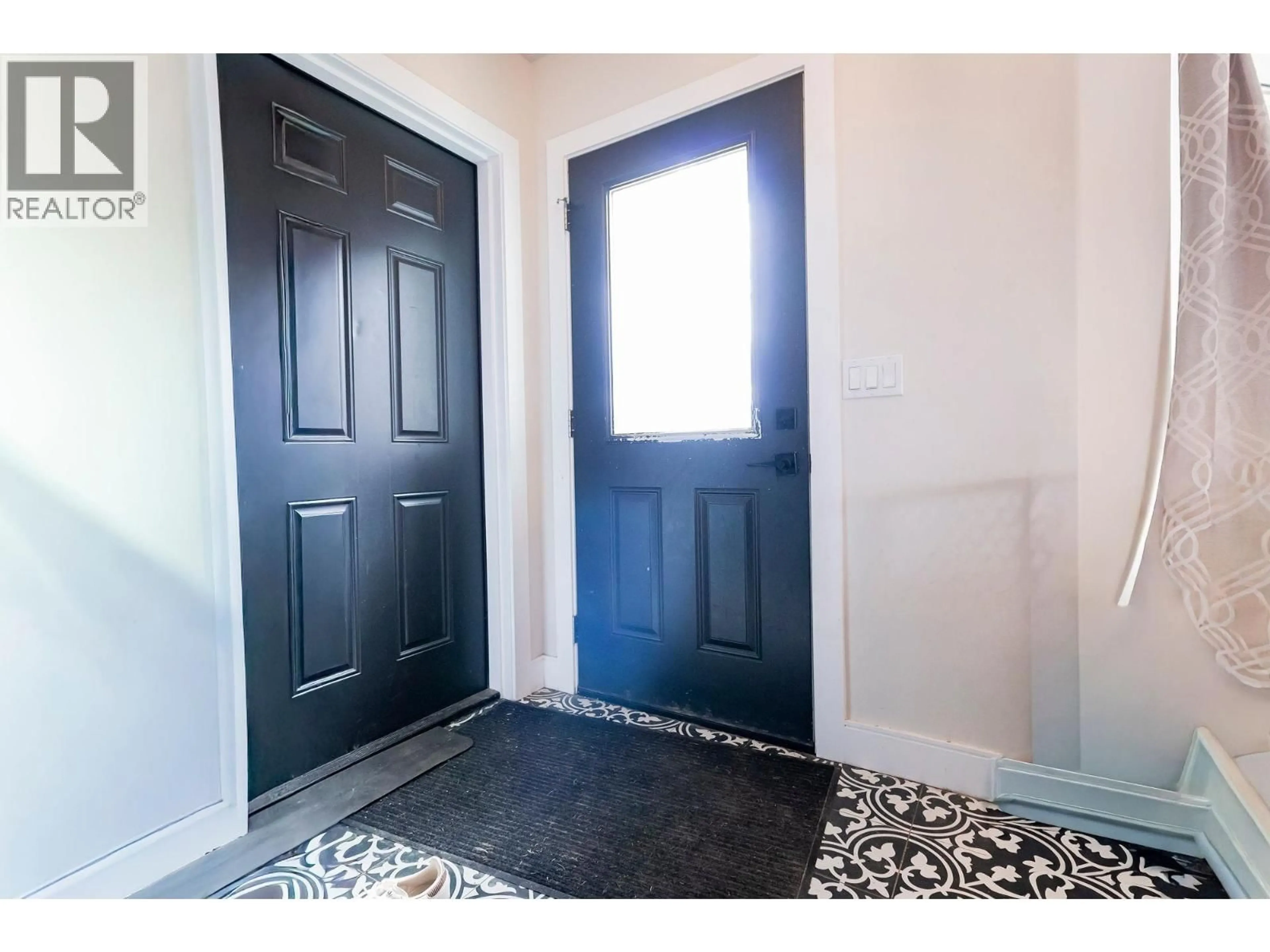 Indoor entryway for 8908 112 AVENUE, Fort St. John British Columbia V1J0J1