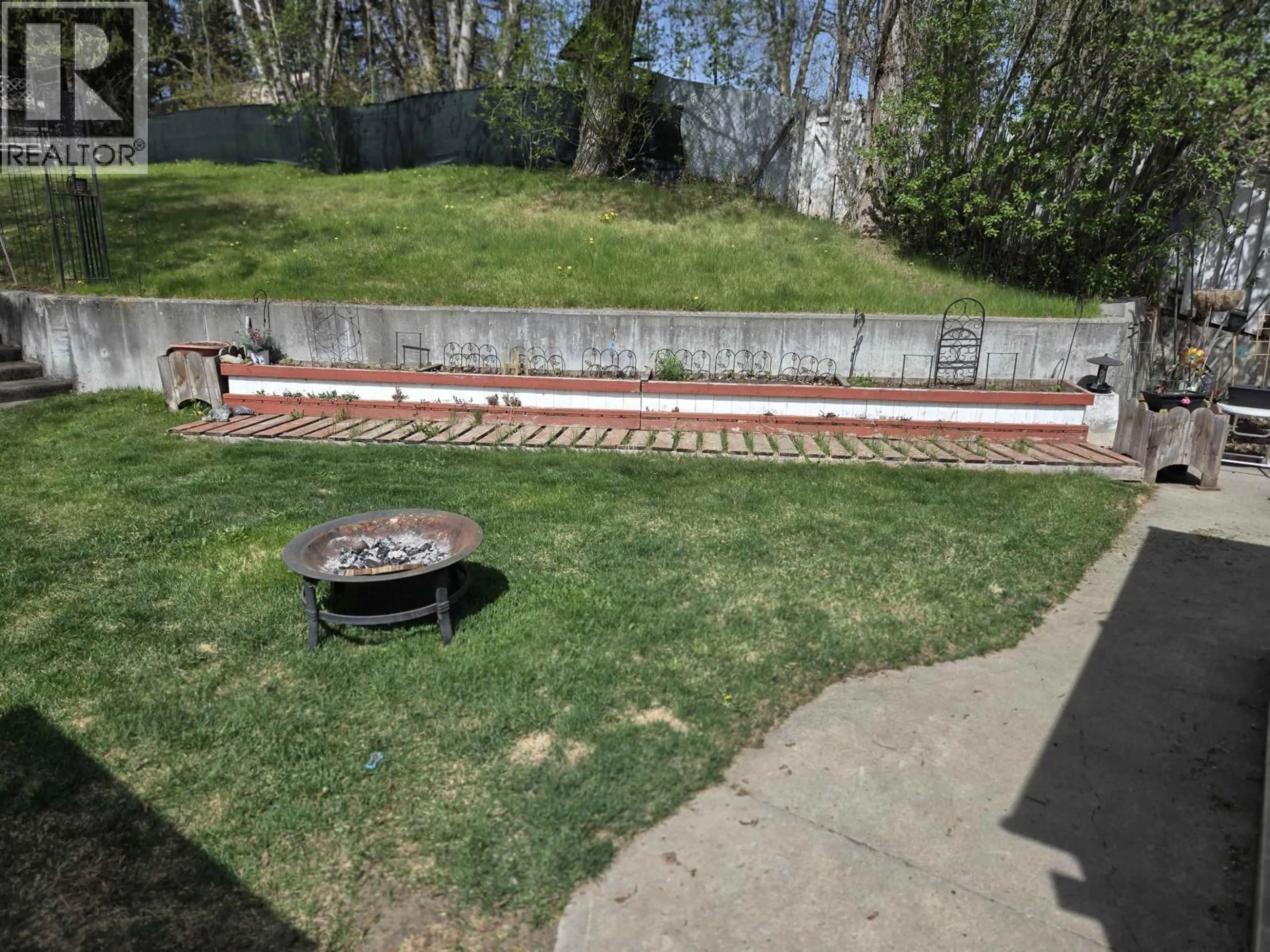 A pic from outside/outdoor area/front of a property/back of a property/a pic from drone, street for 453 HUTCHCROFT STREET, Quesnel British Columbia V2J1T3
