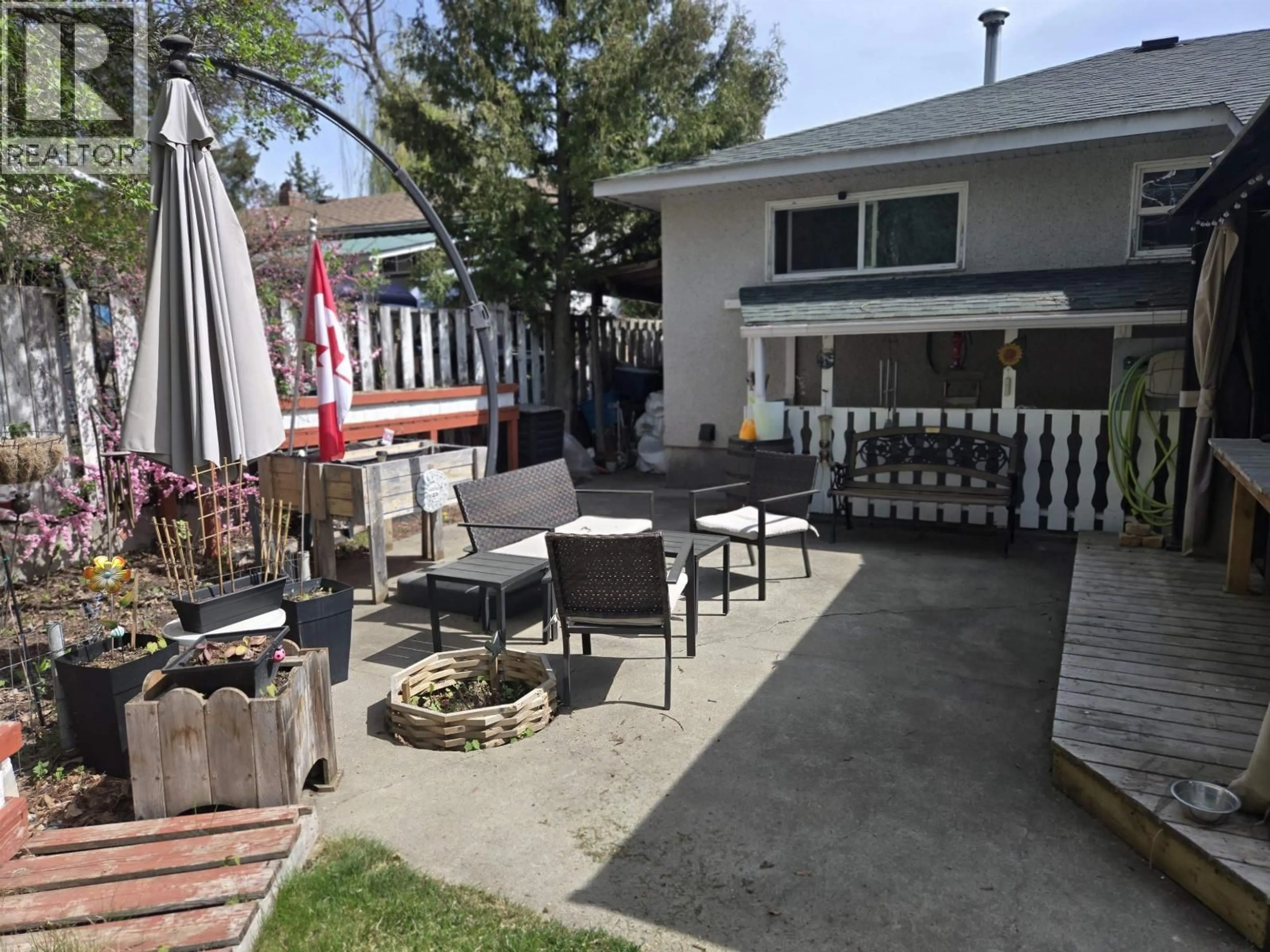 Patio, street for 453 HUTCHCROFT STREET, Quesnel British Columbia V2J1T3