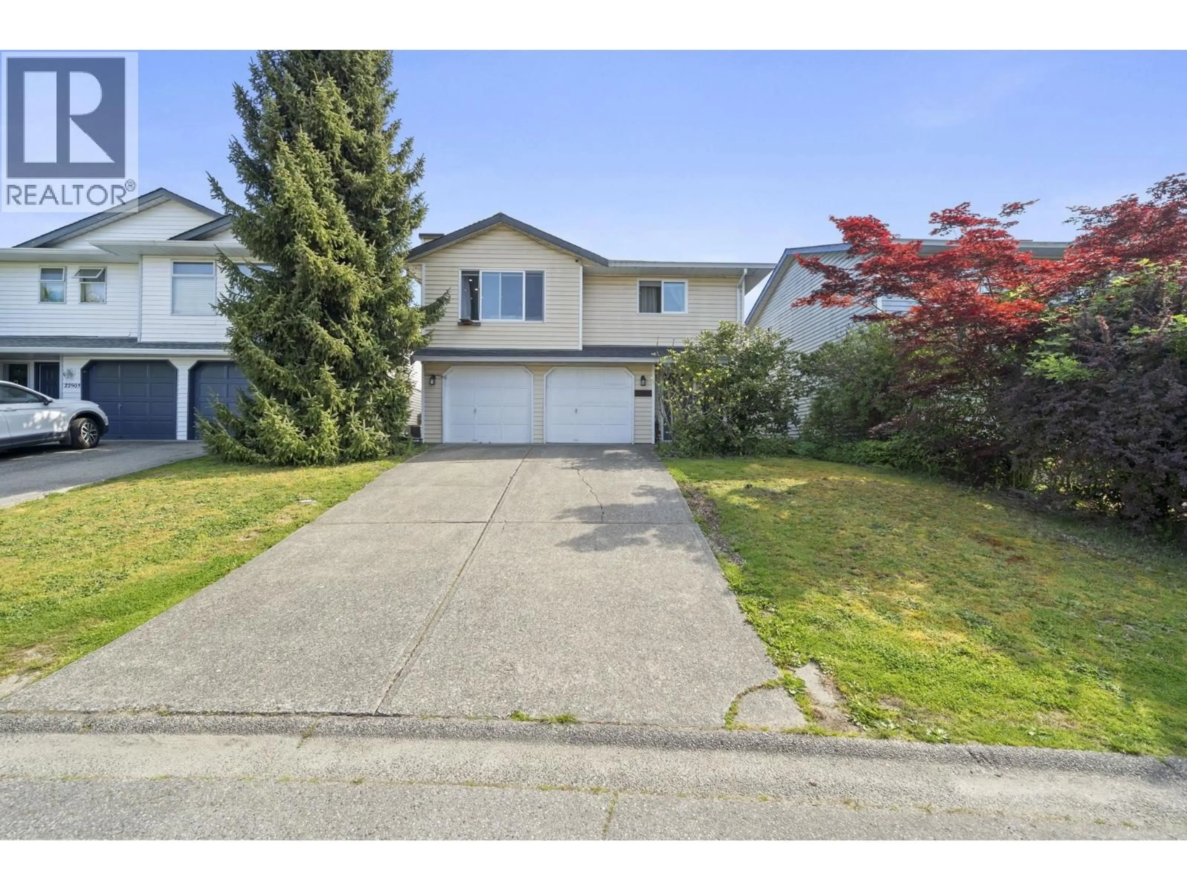 A pic from outside/outdoor area/front of a property/back of a property/a pic from drone, street for 22905 113 AVENUE, Maple Ridge British Columbia V2X9S6