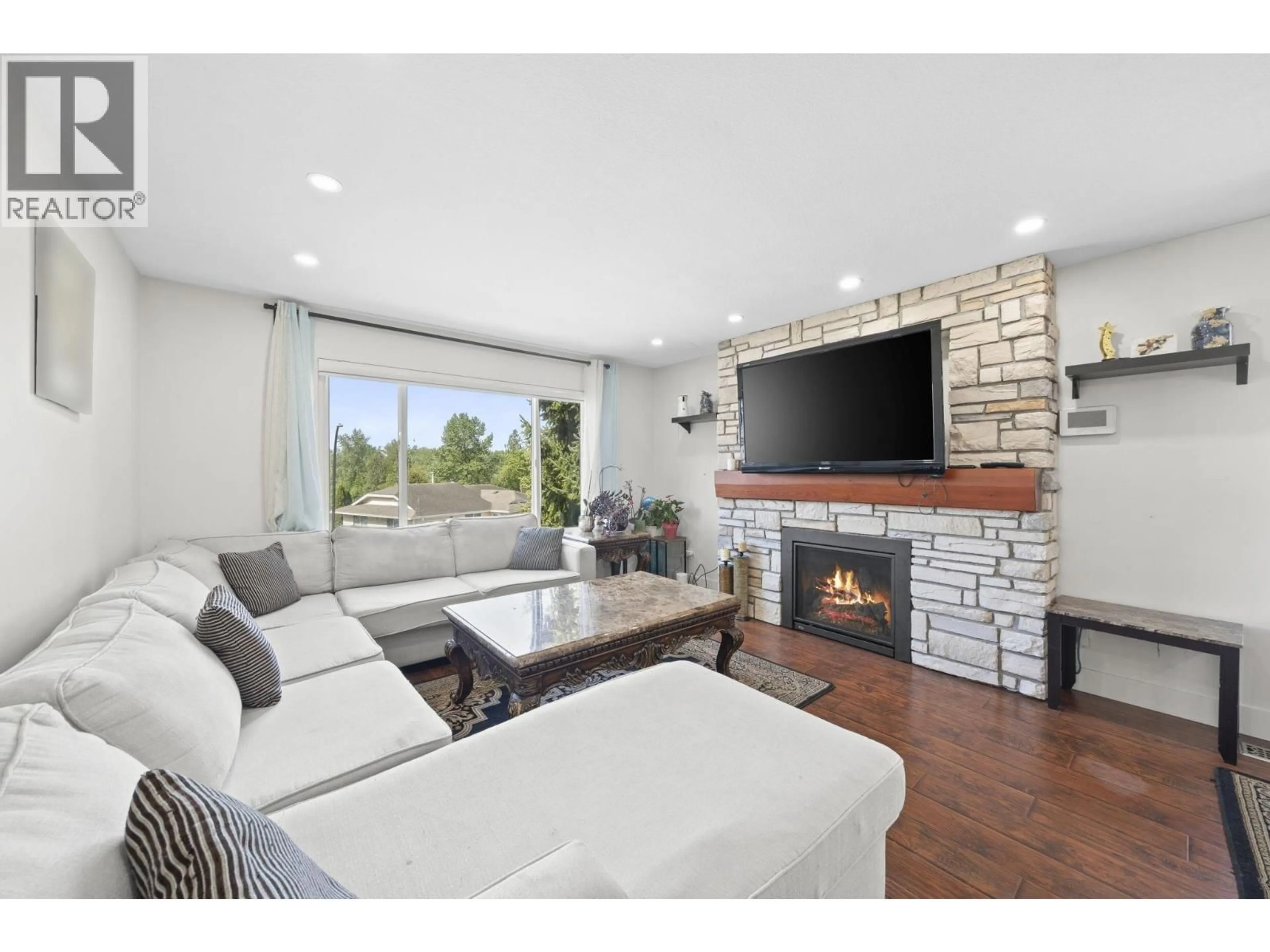 Living room with furniture, wood/laminate floor for 22905 113 AVENUE, Maple Ridge British Columbia V2X9S6