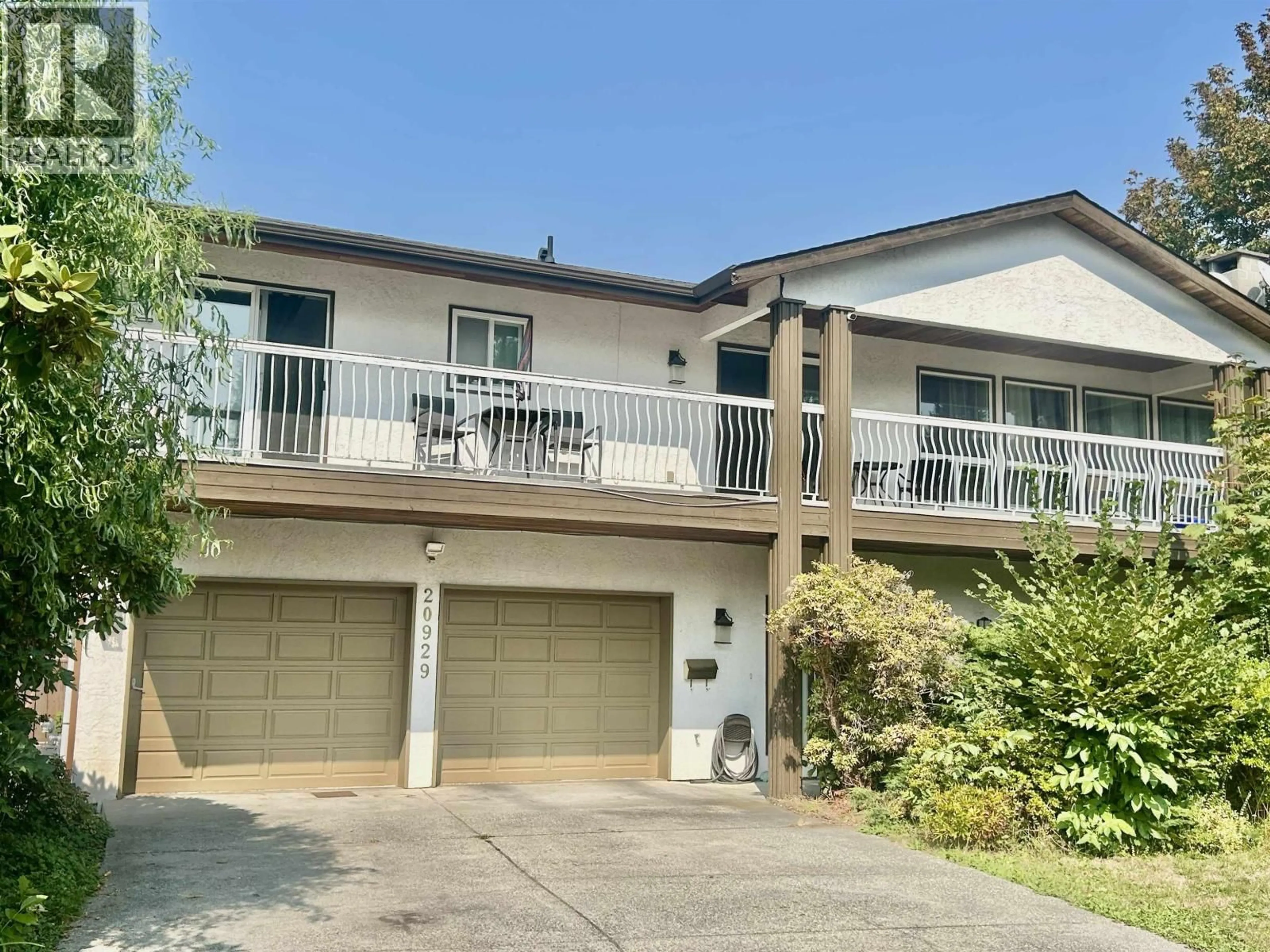 Home with vinyl exterior material, street for 20929 HUNTER PLACE, Maple Ridge British Columbia V2X8N4