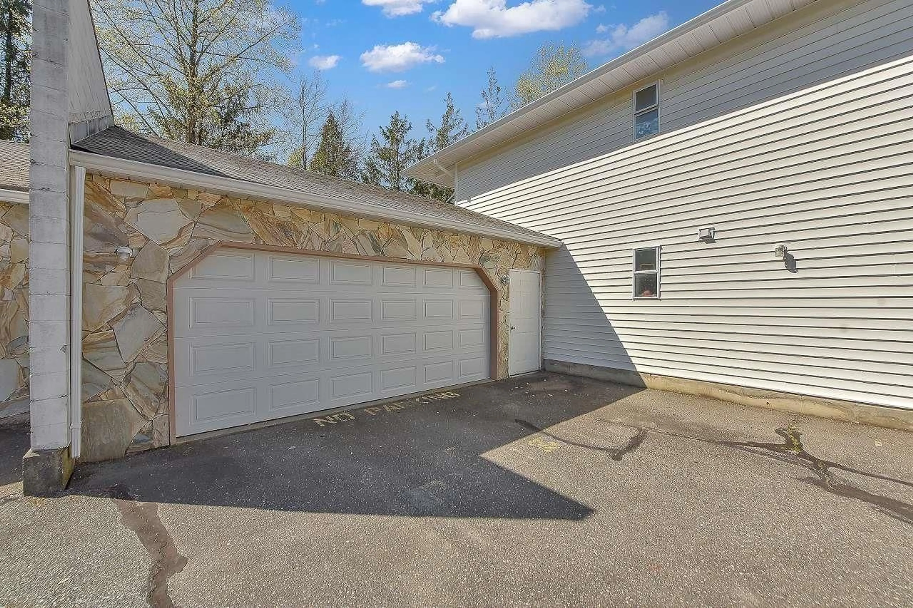 Indoor garage for 204 - 7156 121 STREET, Surrey British Columbia V3W0J6
